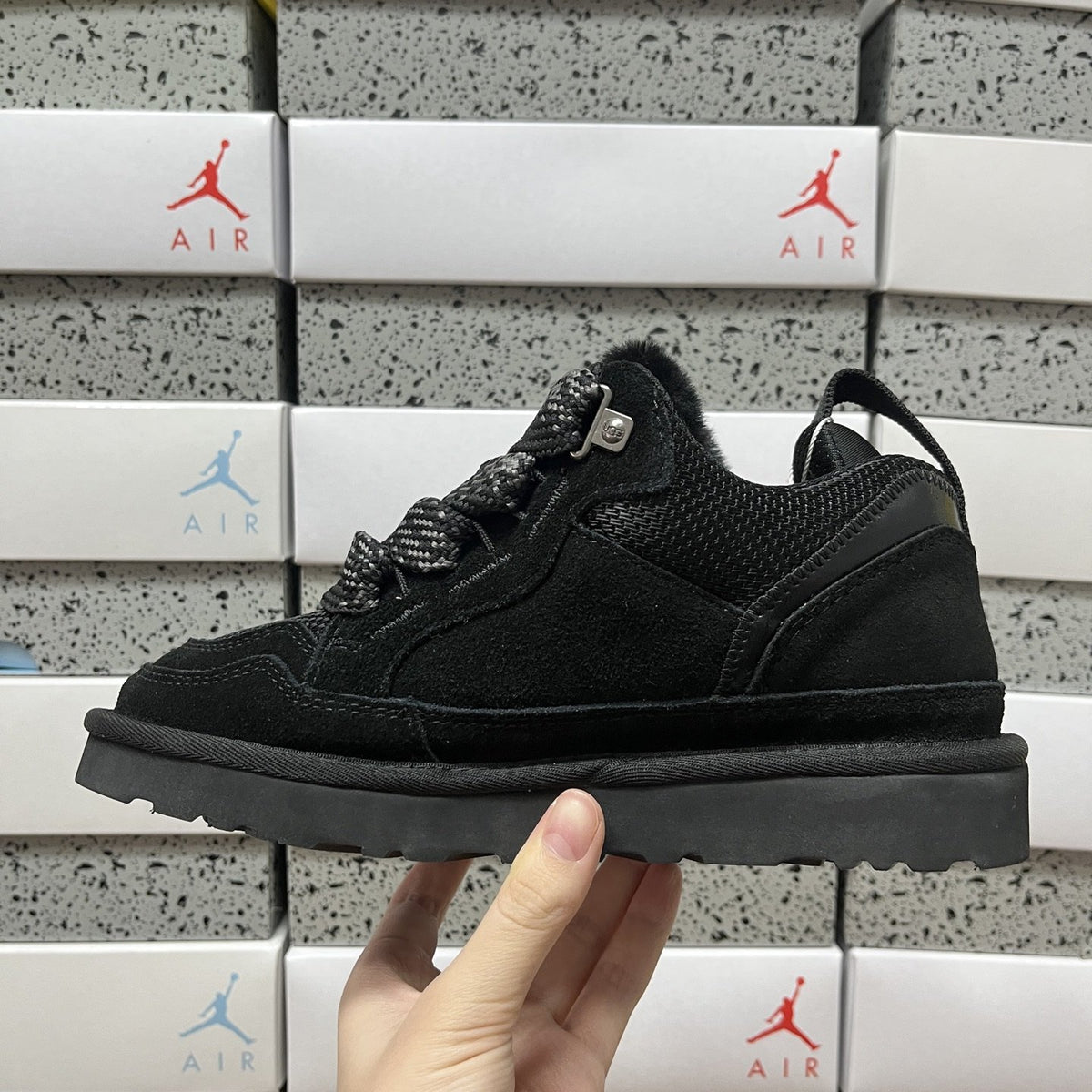 UGG Lowmel 'Black' — vue 2