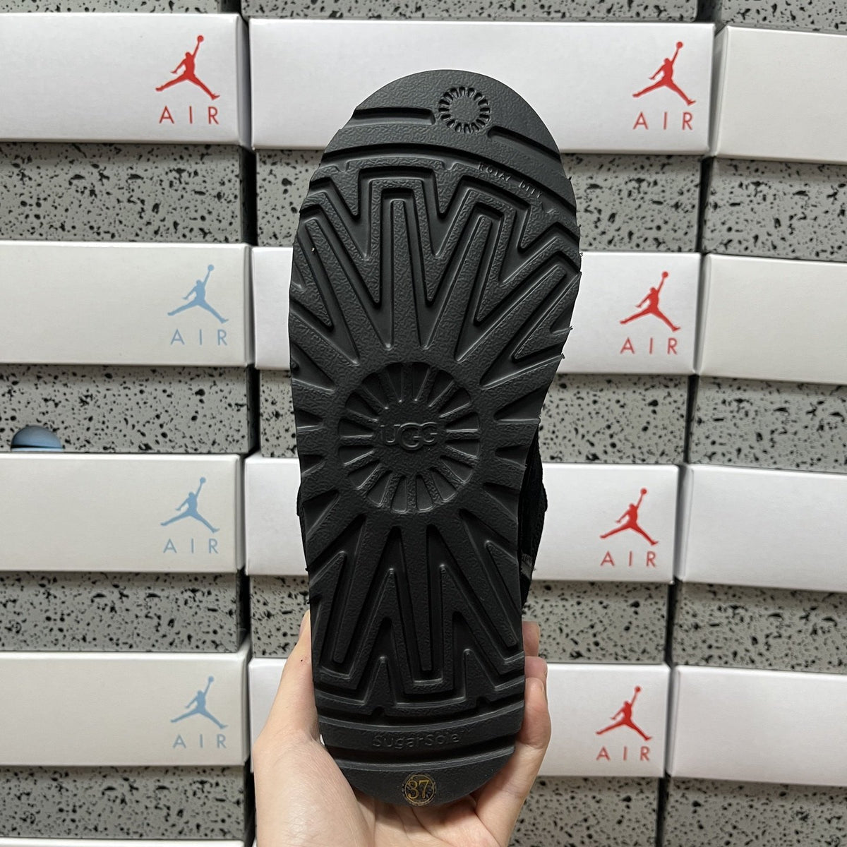 UGG Lowmel 'Black' — vue 3