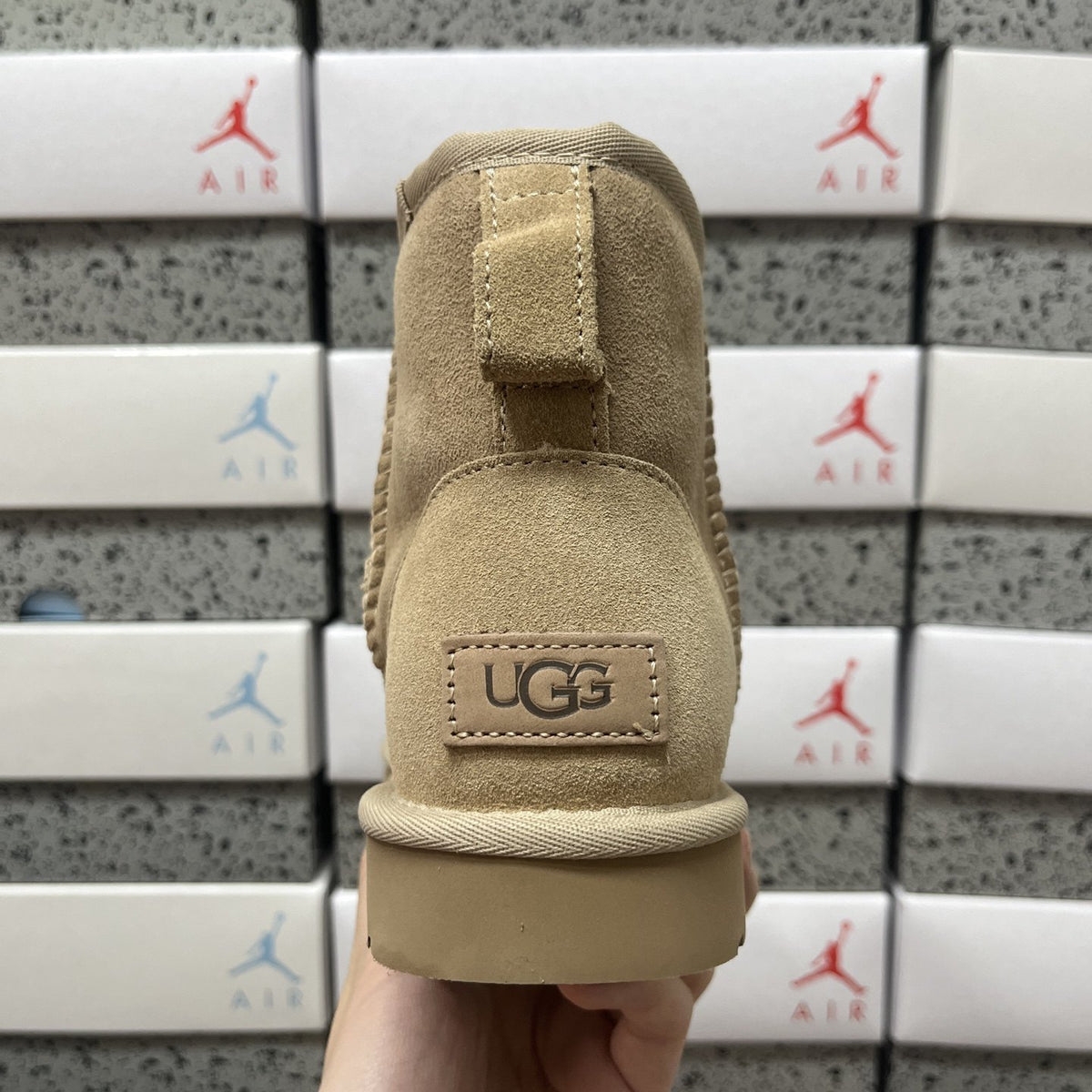 UGG Classic Mini II 'Sand' — vue 4