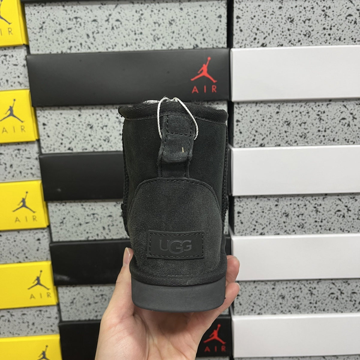 UGG Classic Mini II 'Black' — vue 4