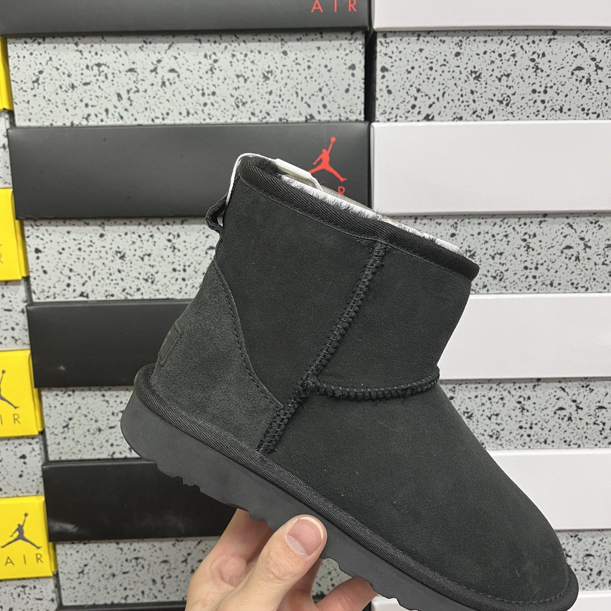 UGG Classic Mini II 'Black' — vue 6
