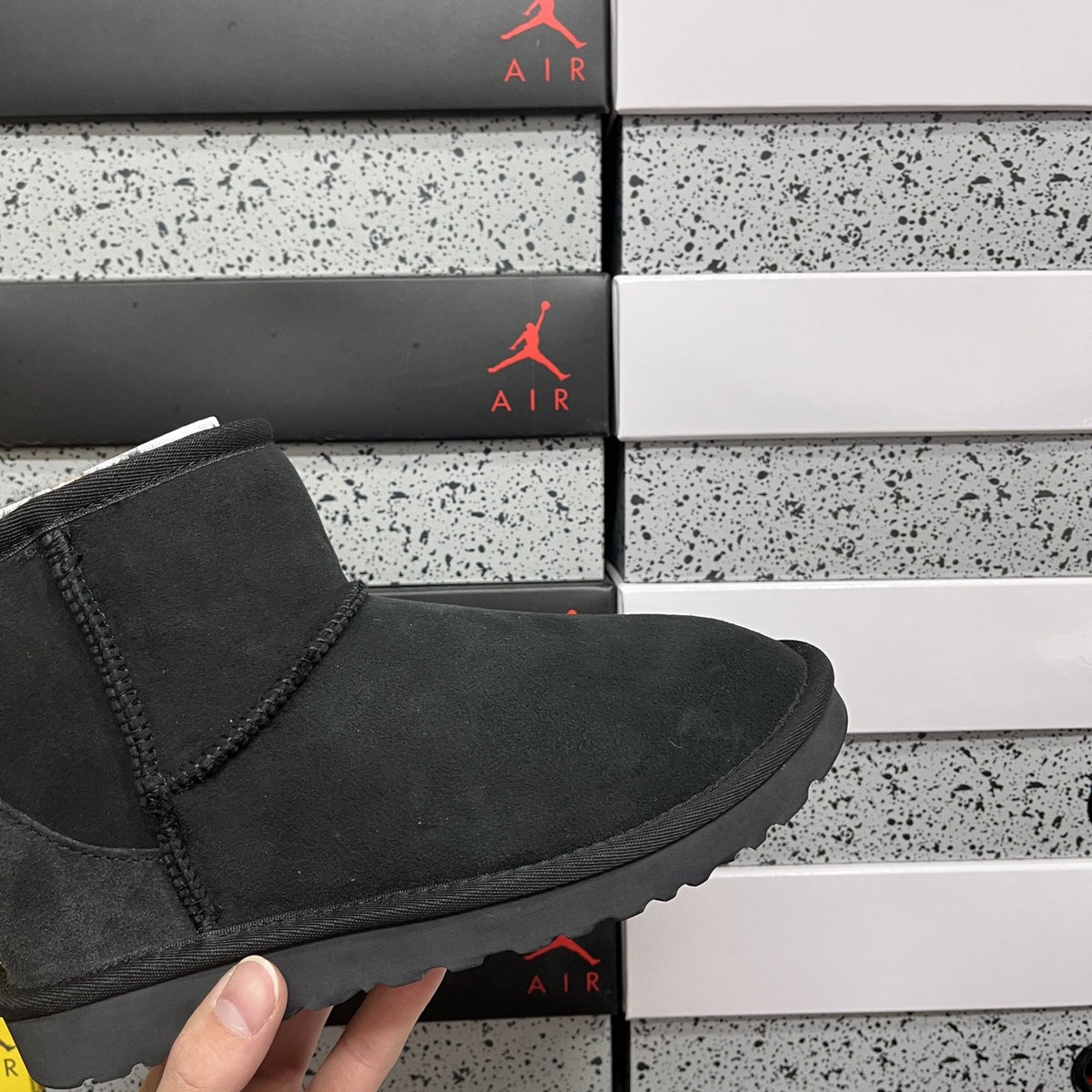 UGG Classic Mini II 'Black' — vue 7