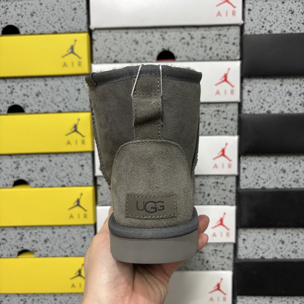 UGG Classic Mini II 'Grey' — vue 4