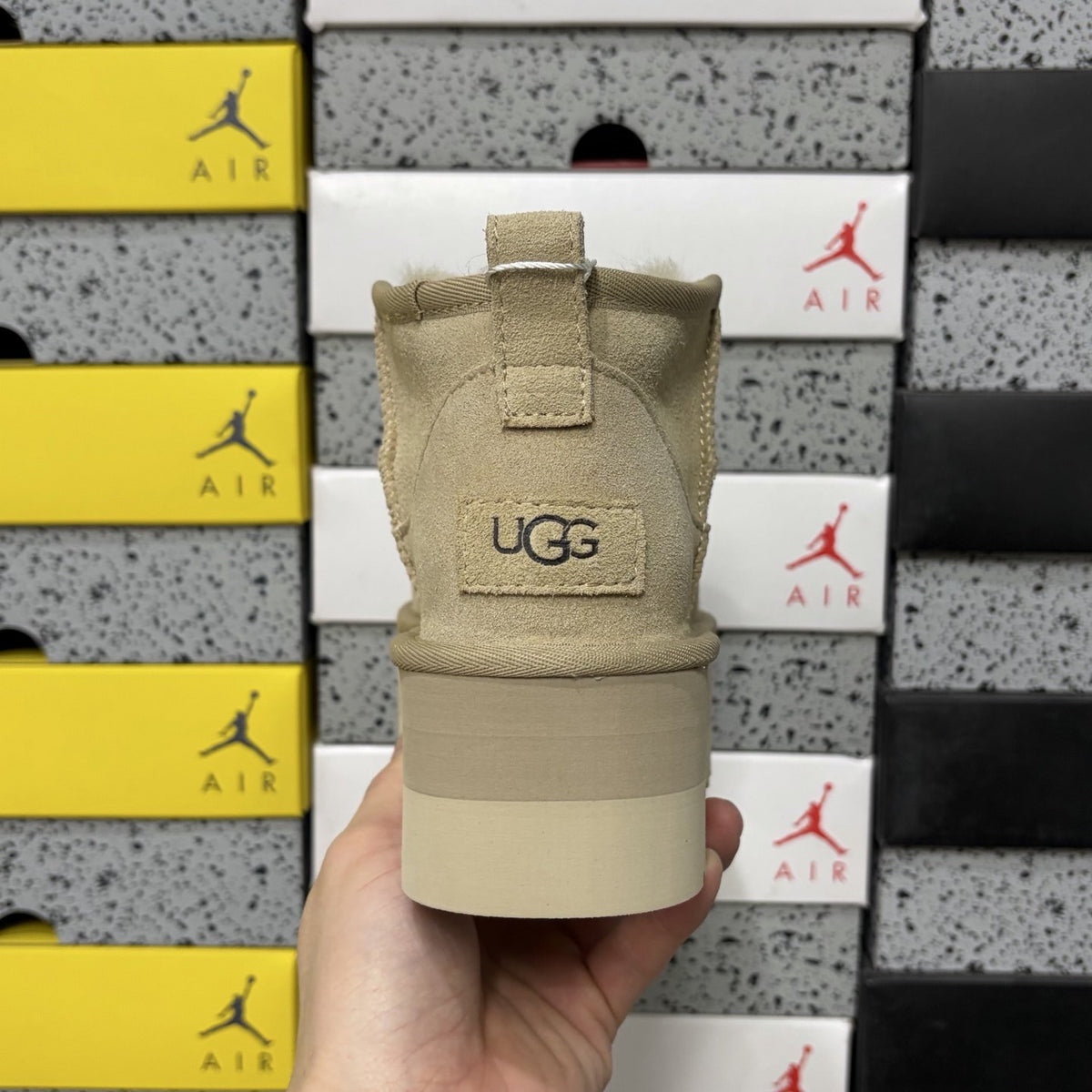 UGG Classic Ultra Mini Platform 'Sand' — vue 4