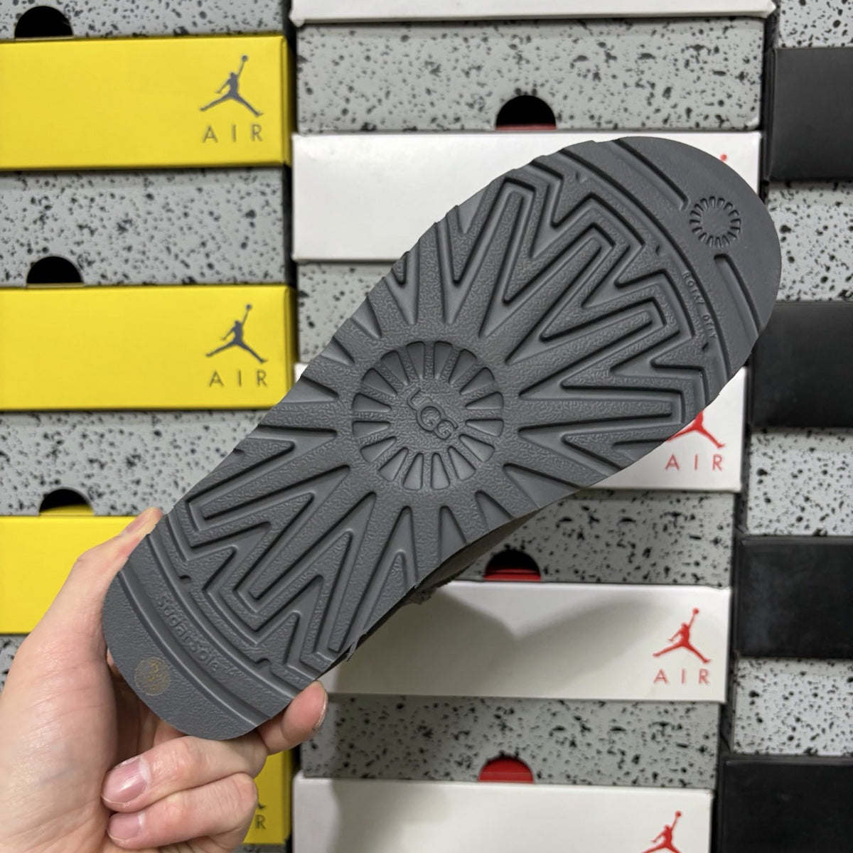 UGG Classic Ultra Mini Platform 'Grey' — vue 3