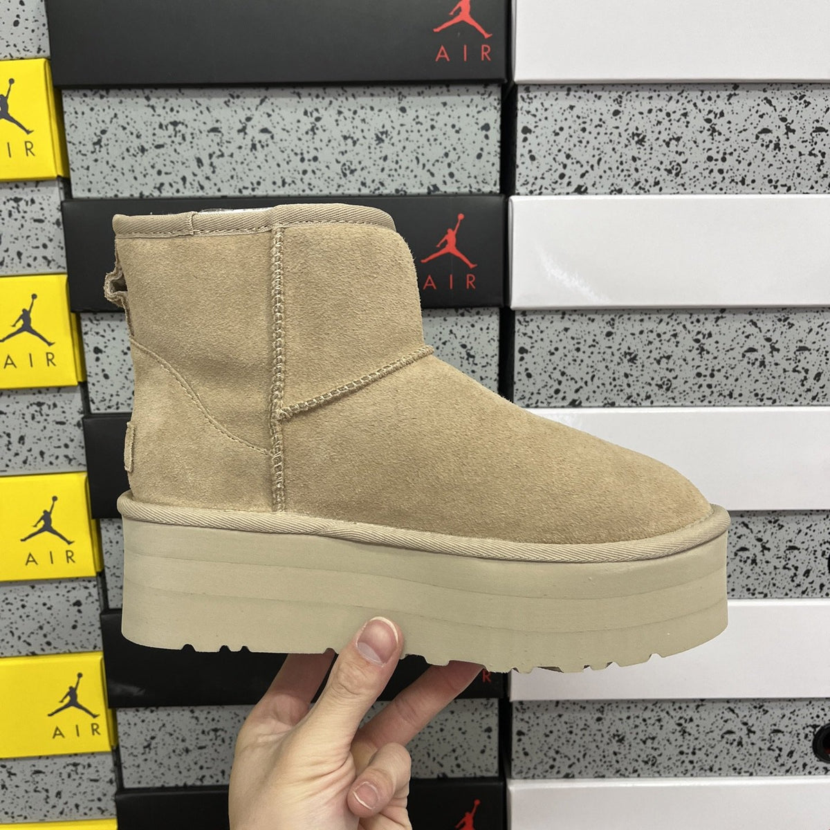 UGG Classic Short Platform 'Sand' — vue 2