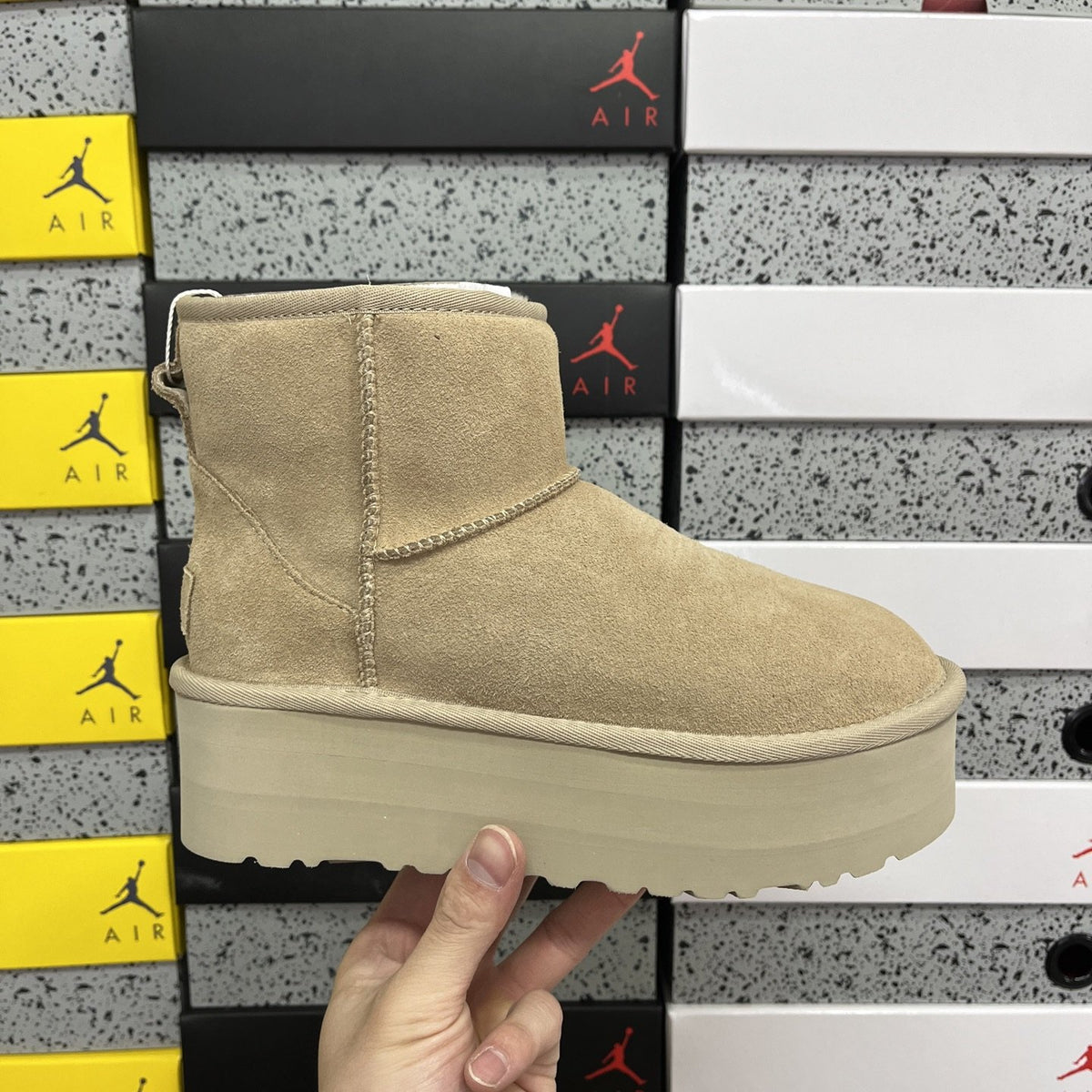 UGG Classic Short Platform 'Sand' — vue 9