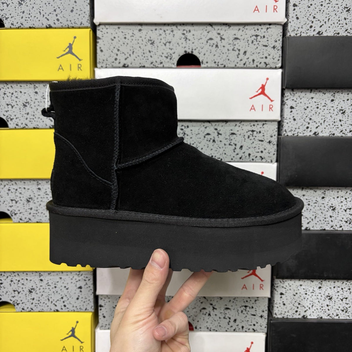 UGG Classic Short Platform 'Black' — vue 9