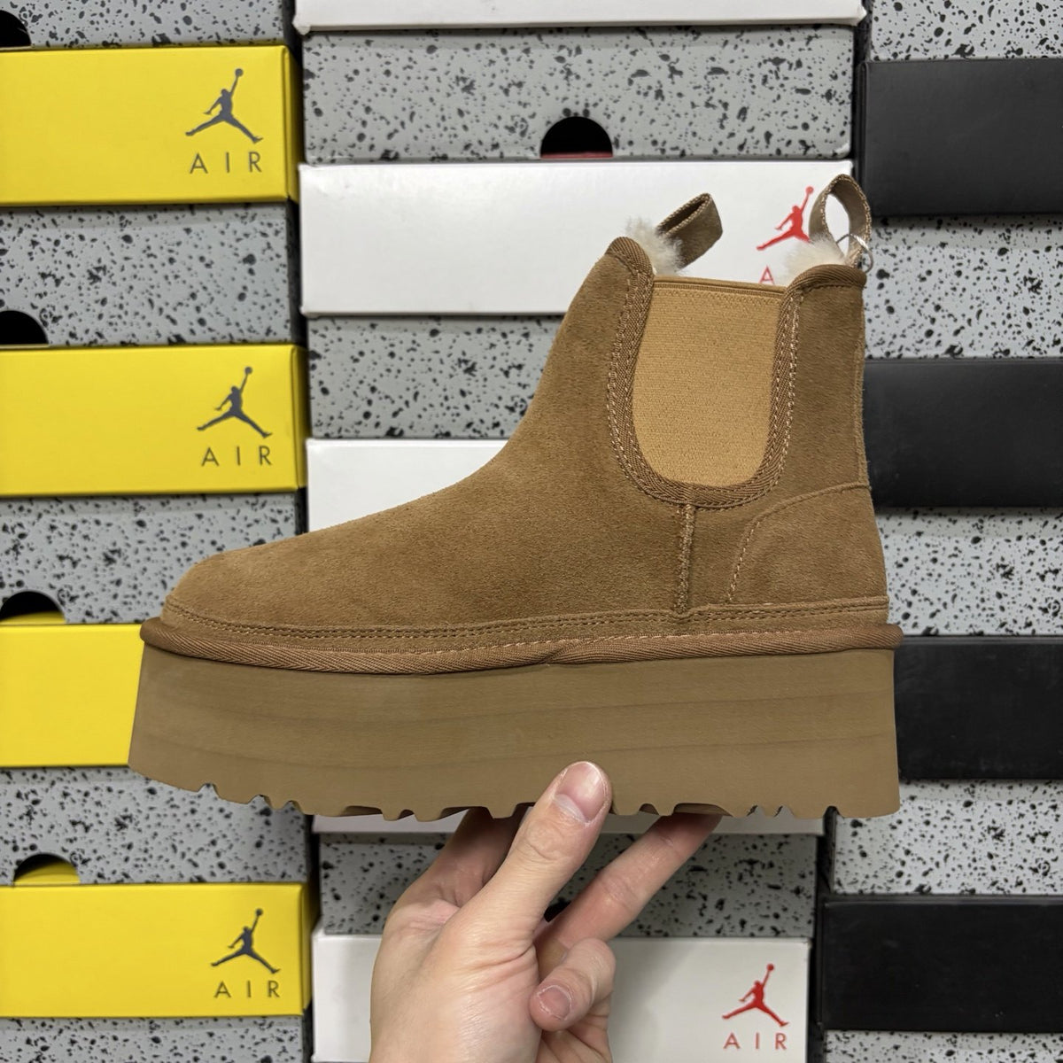 UGG Chelsea Platform 'Chestnut' — vue 2