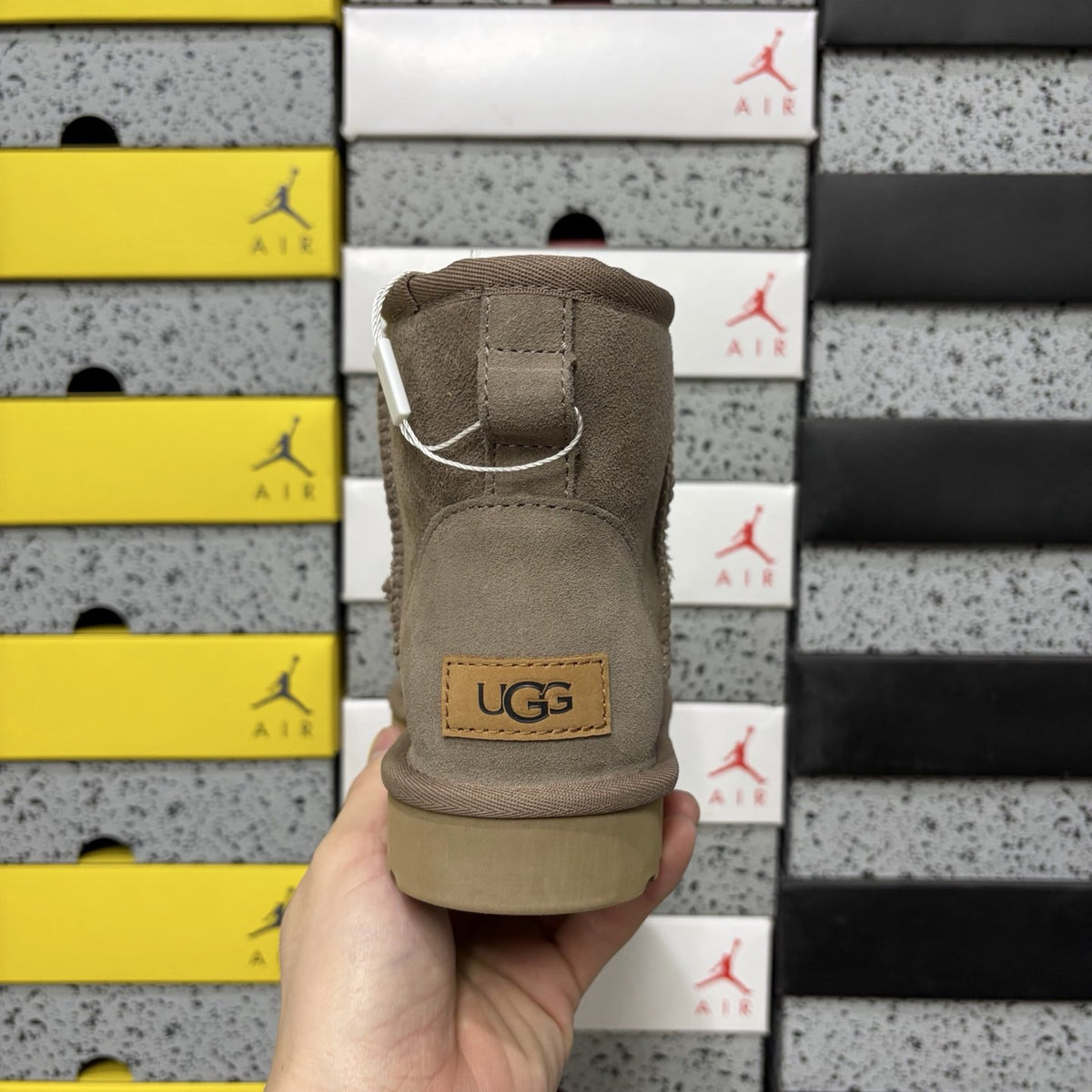UGG Classic Mini II 'Brown' — vue 4