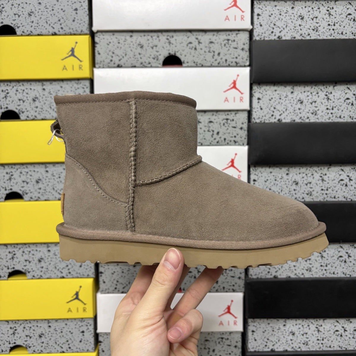 UGG Classic Mini II 'Brown' — vue 9