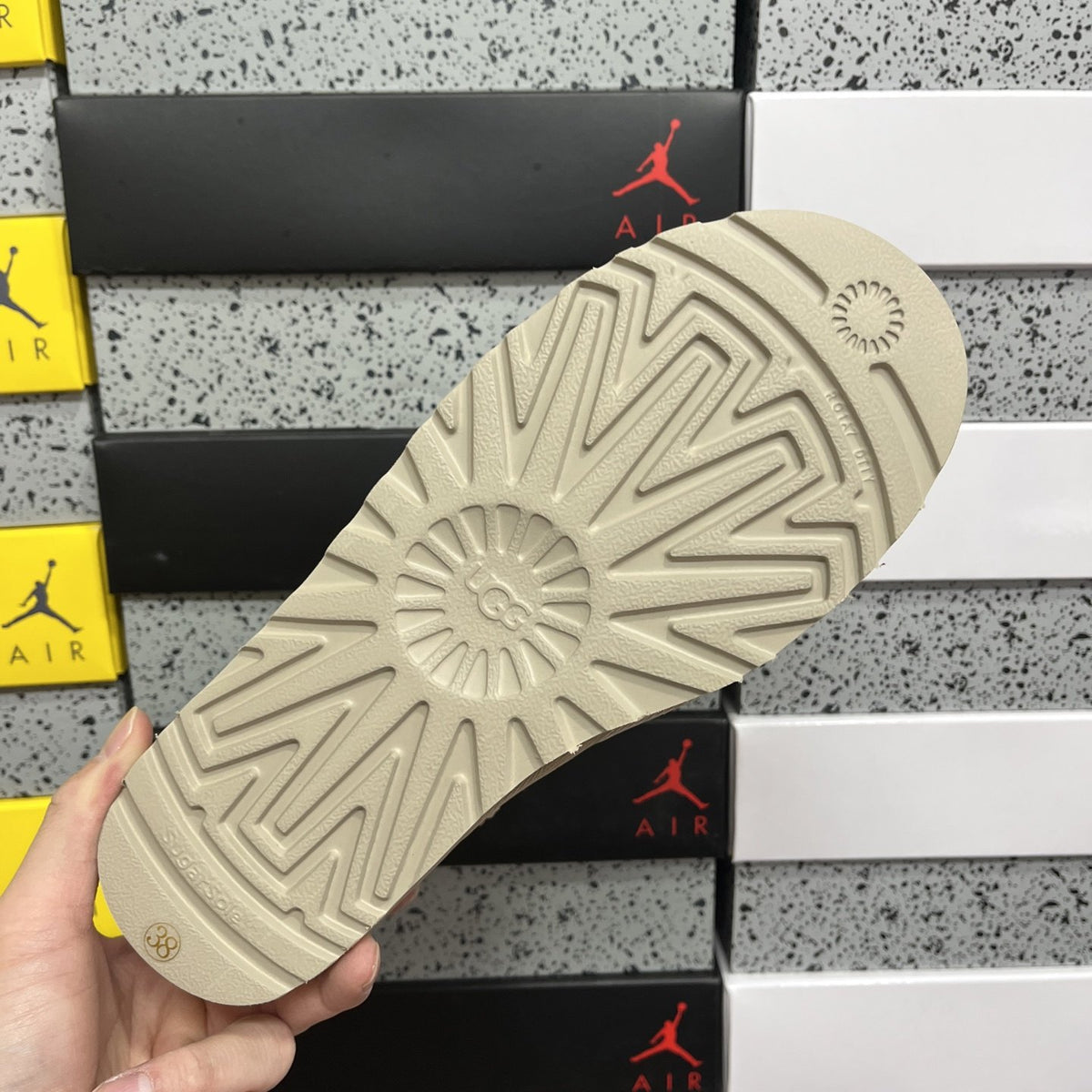 UGG Classic Ultra Mini 'Sand' — vue 3