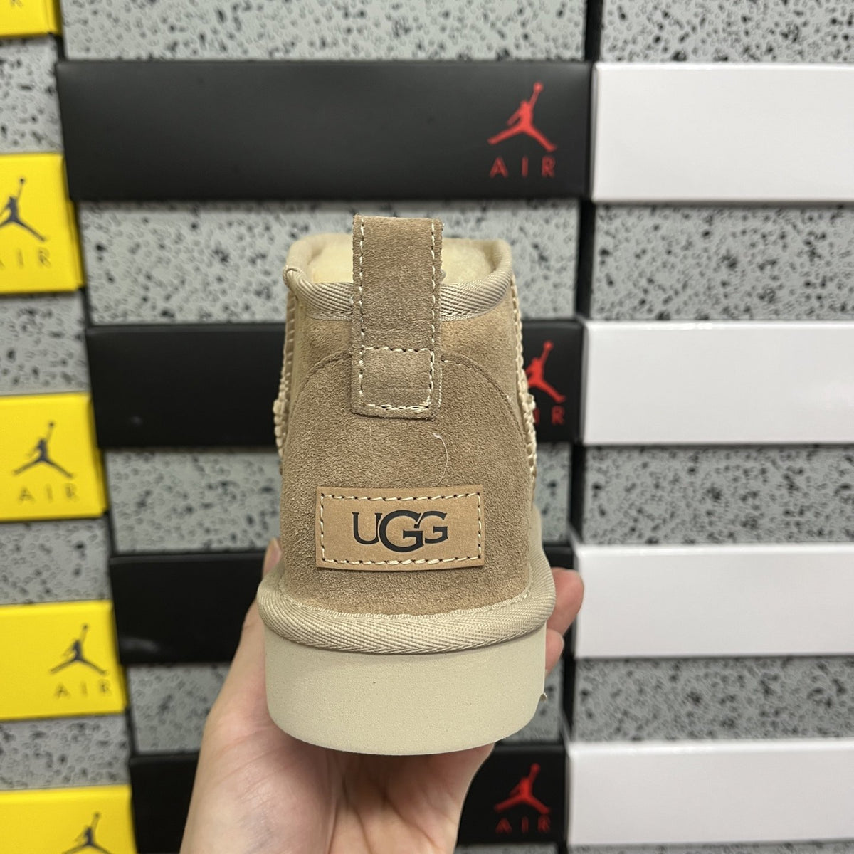 UGG Classic Ultra Mini 'Sand' — vue 4