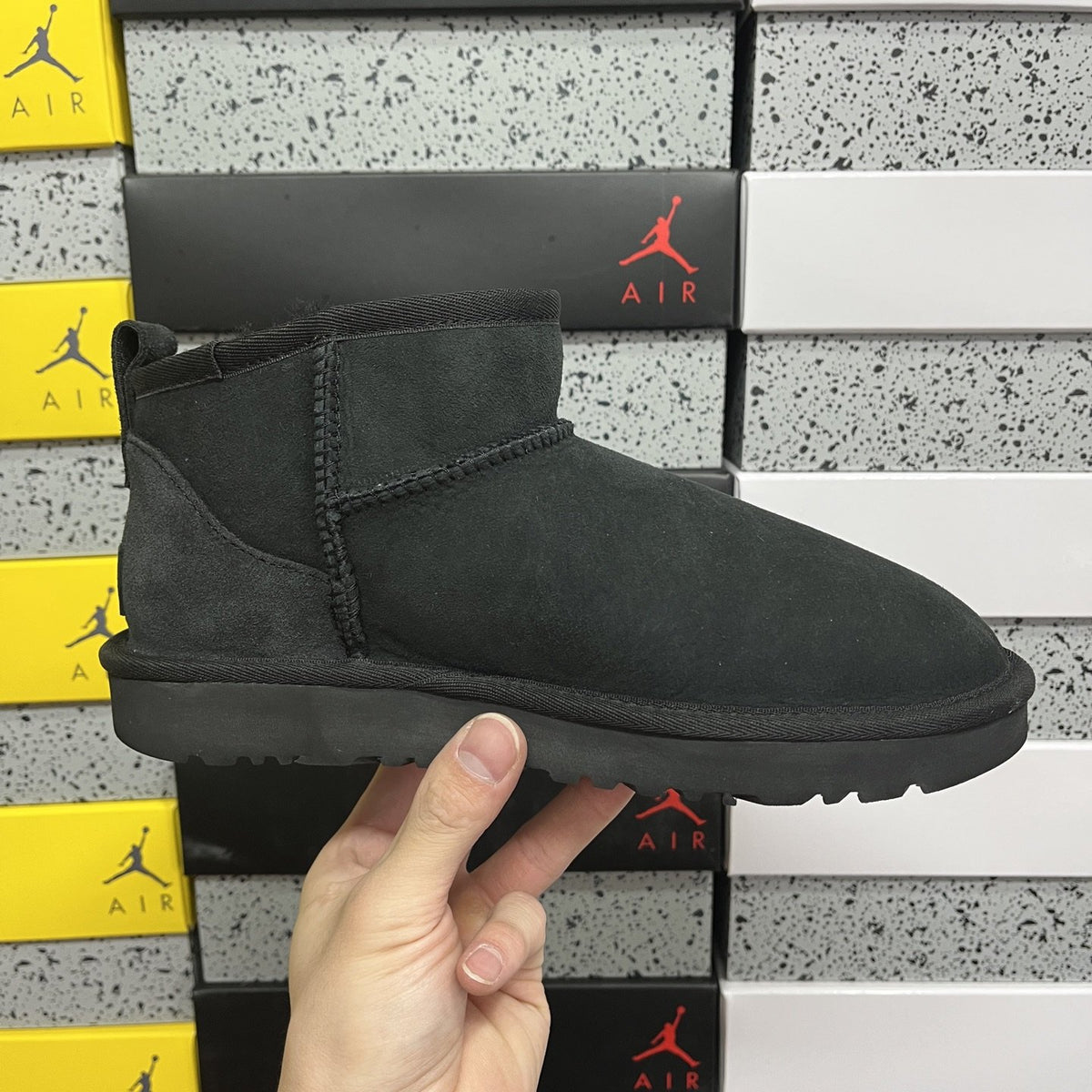 UGG Classic Ultra Mini 'Black' — vue 2