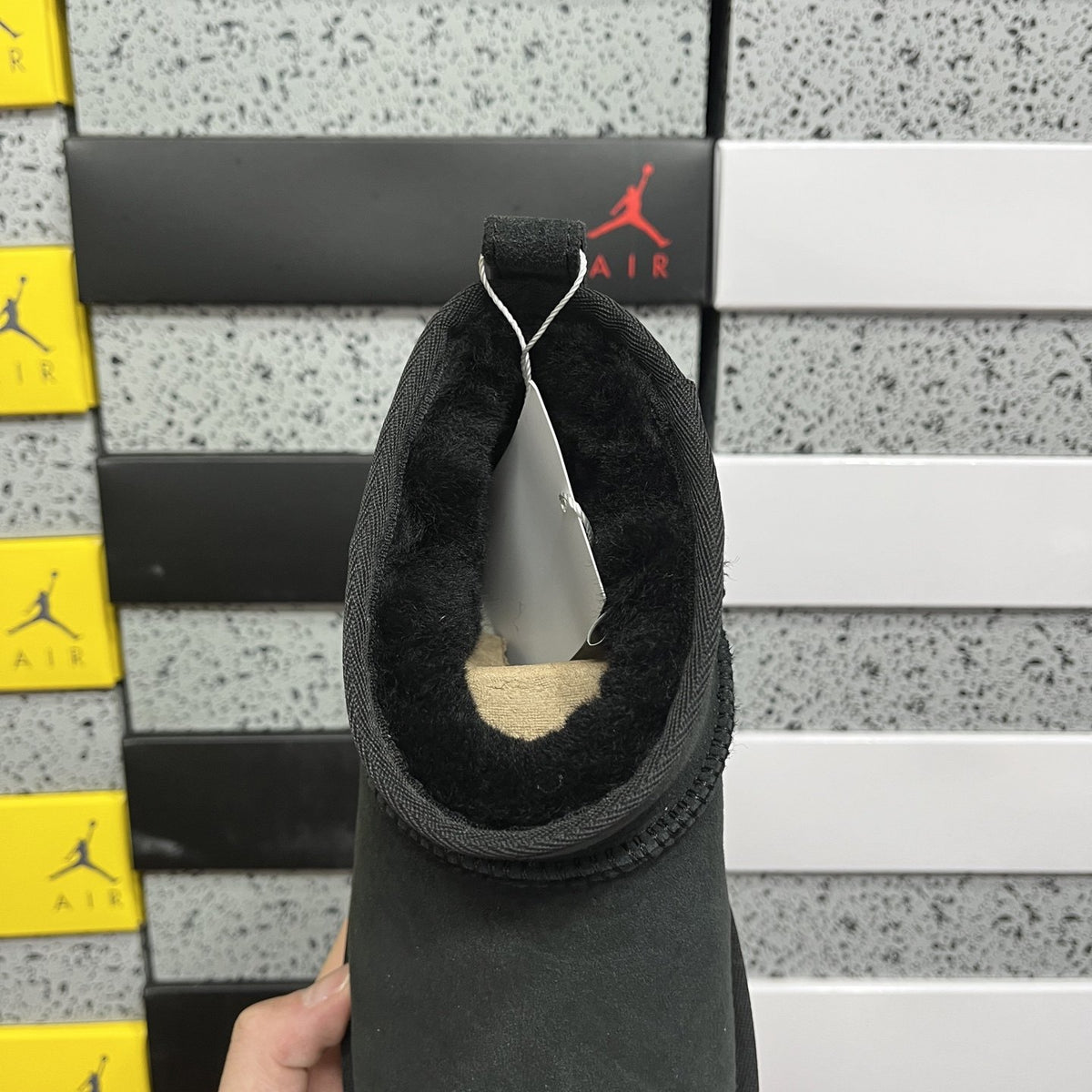 UGG Classic Ultra Mini 'Black' — vue 5