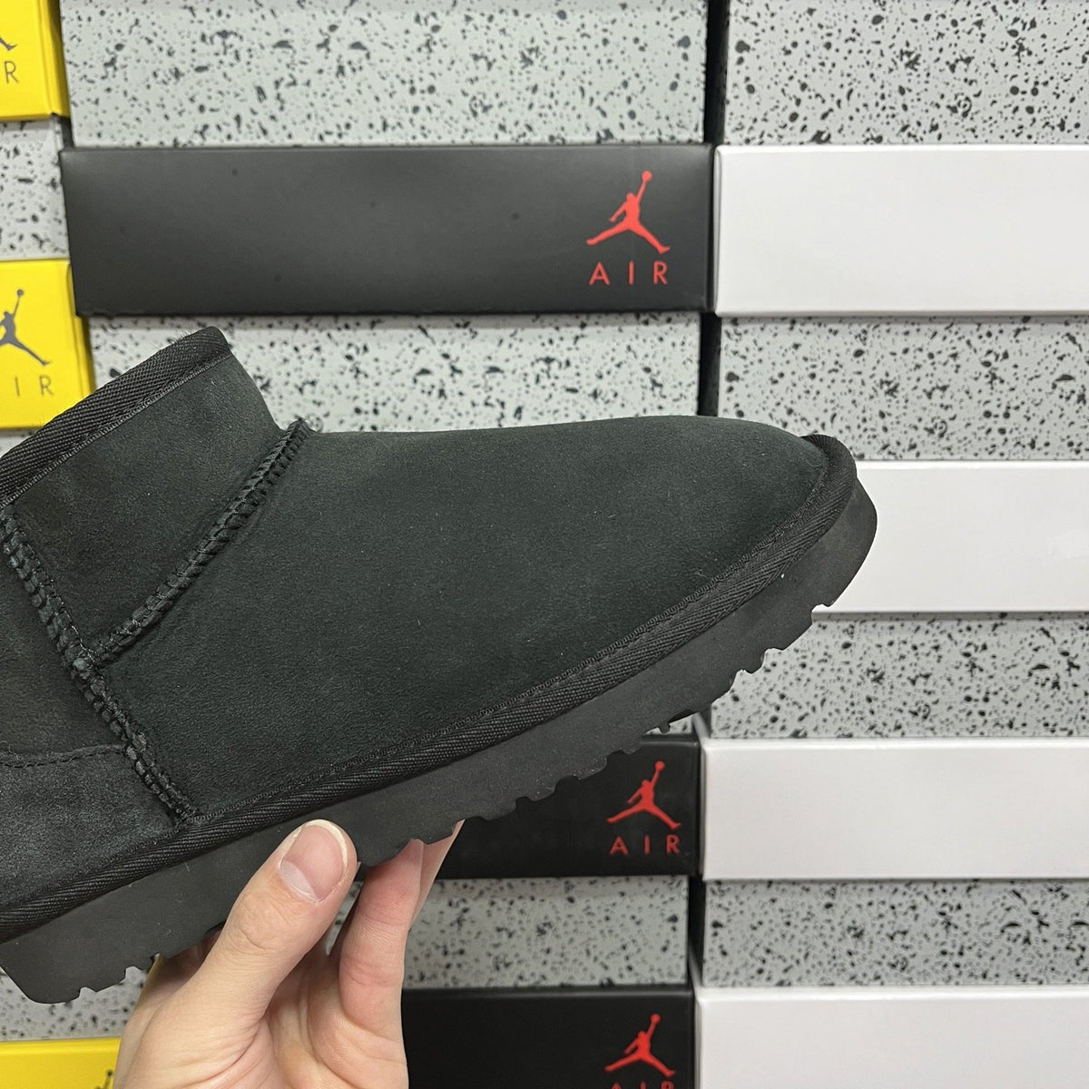 UGG Classic Ultra Mini 'Black' — vue 7