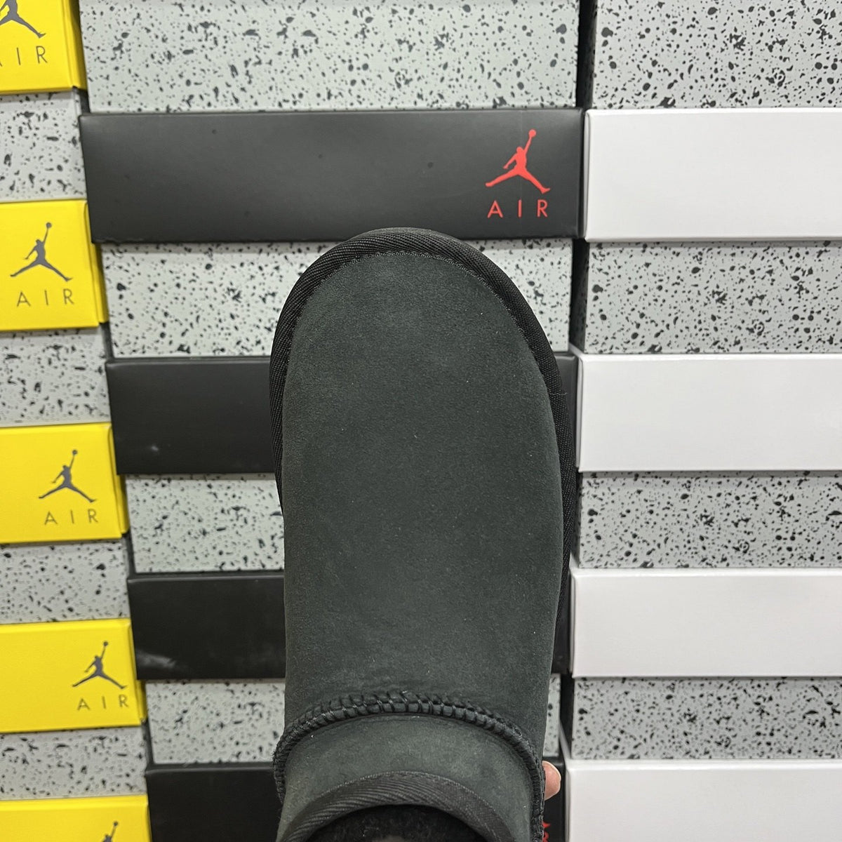 UGG Classic Ultra Mini 'Black' — vue 8