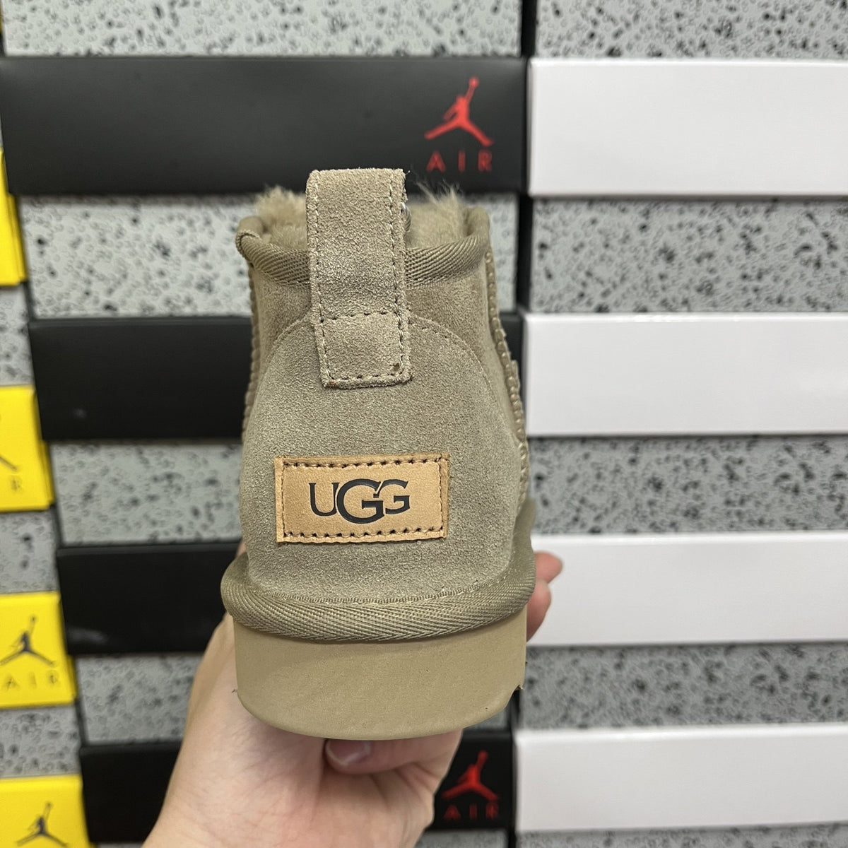 UGG Classic Ultra Mini 'Brown' — vue 4