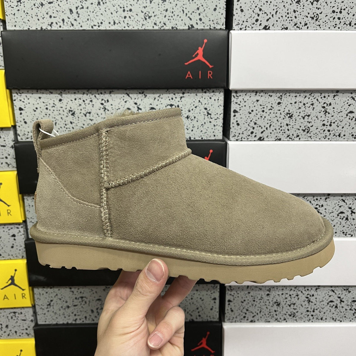 UGG Classic Ultra Mini 'Brown' — vue 9