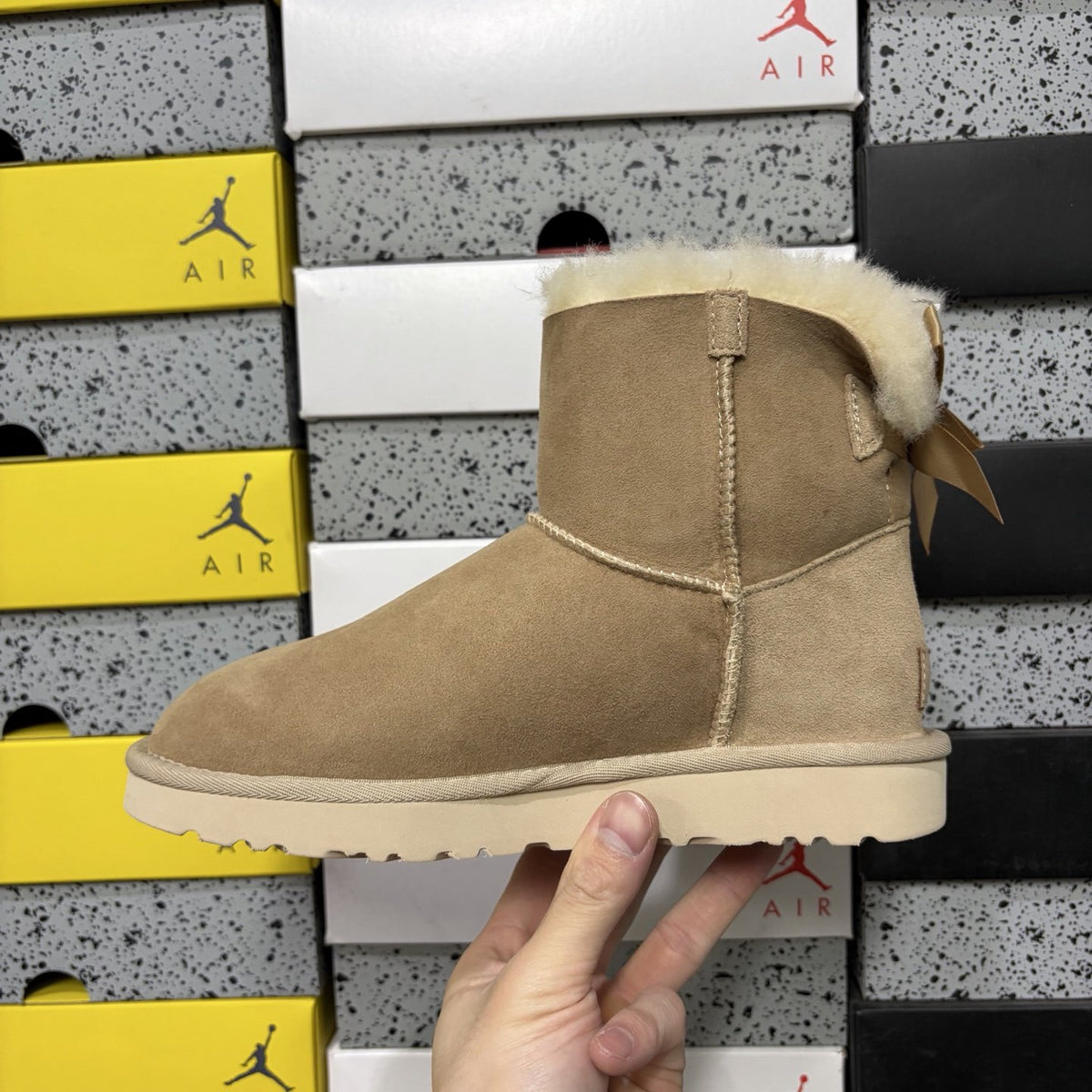 UGG Bailey Bow II 'Sand' — vue 2