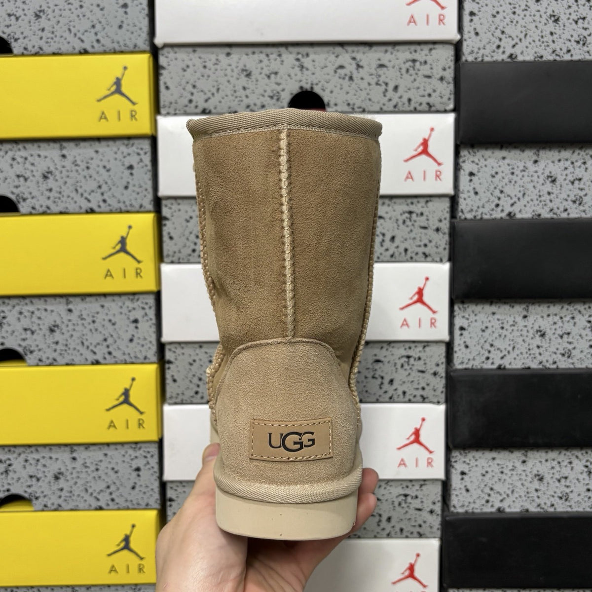 UGG Classic Short II 'Sand' — vue 4