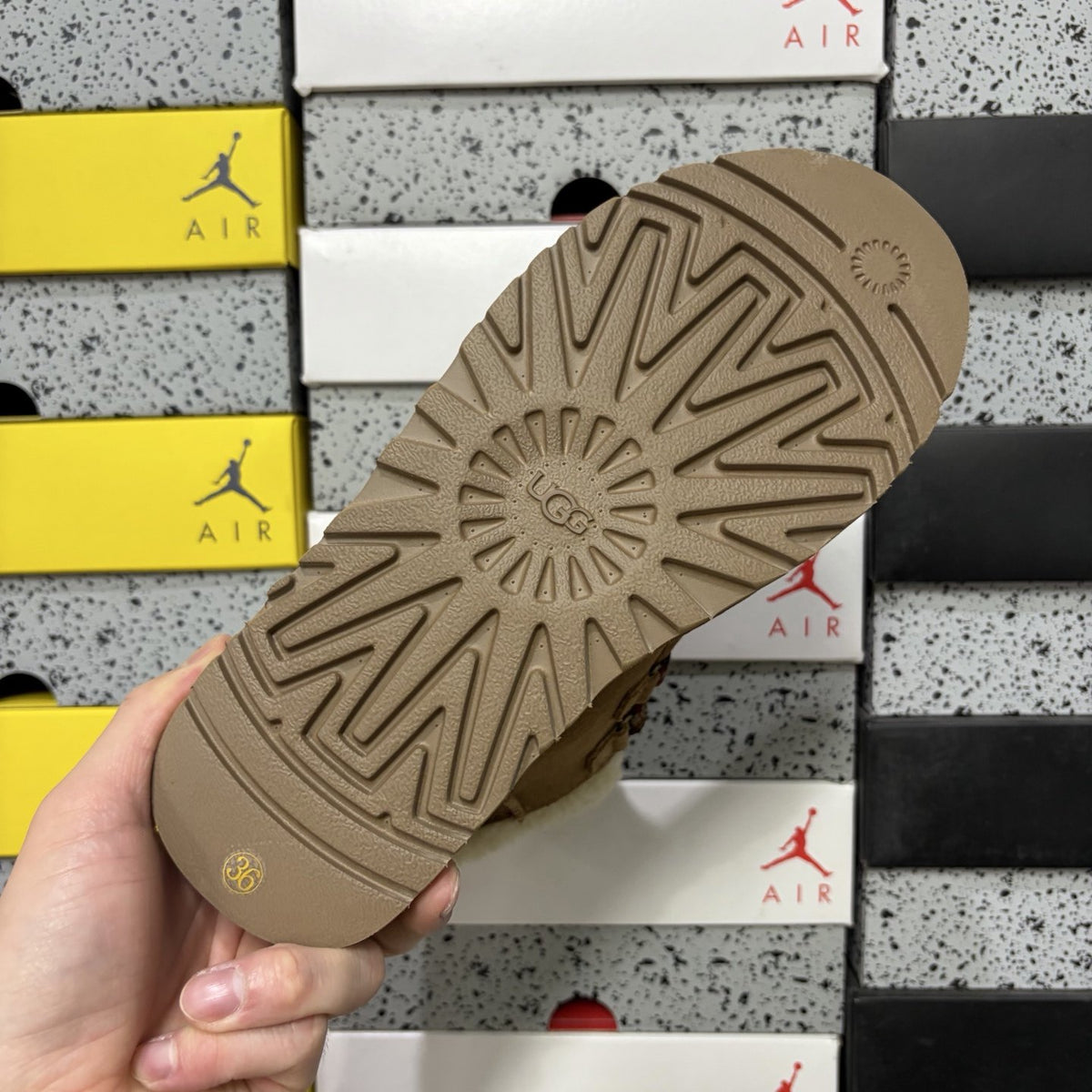 UGG Funkarra 'Chestnut' — vue 3