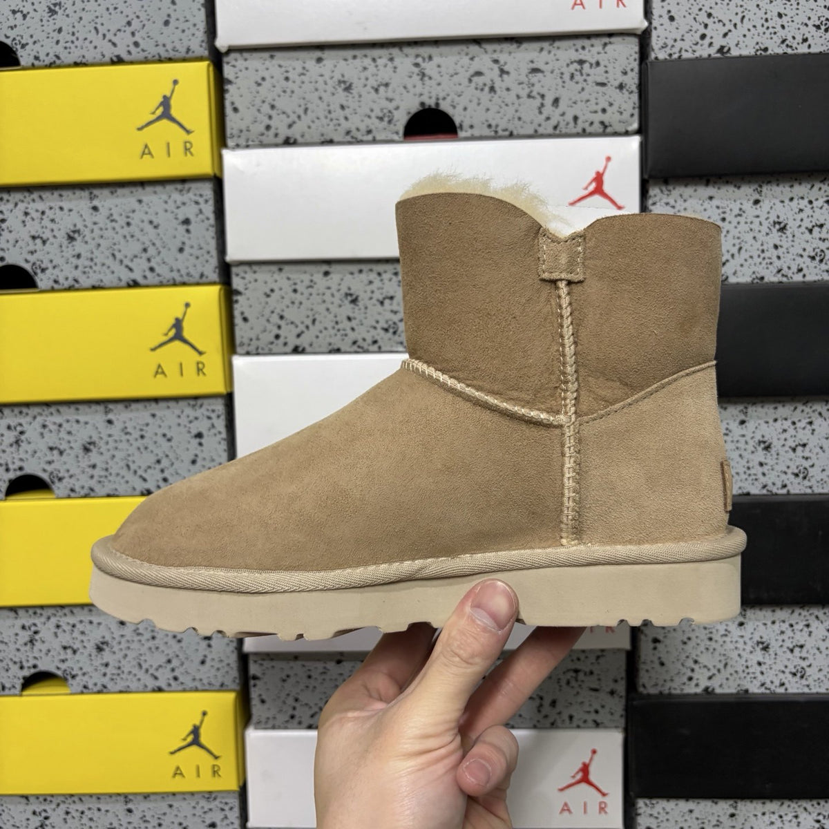UGG Bailey Button II 'Sand' — vue 2