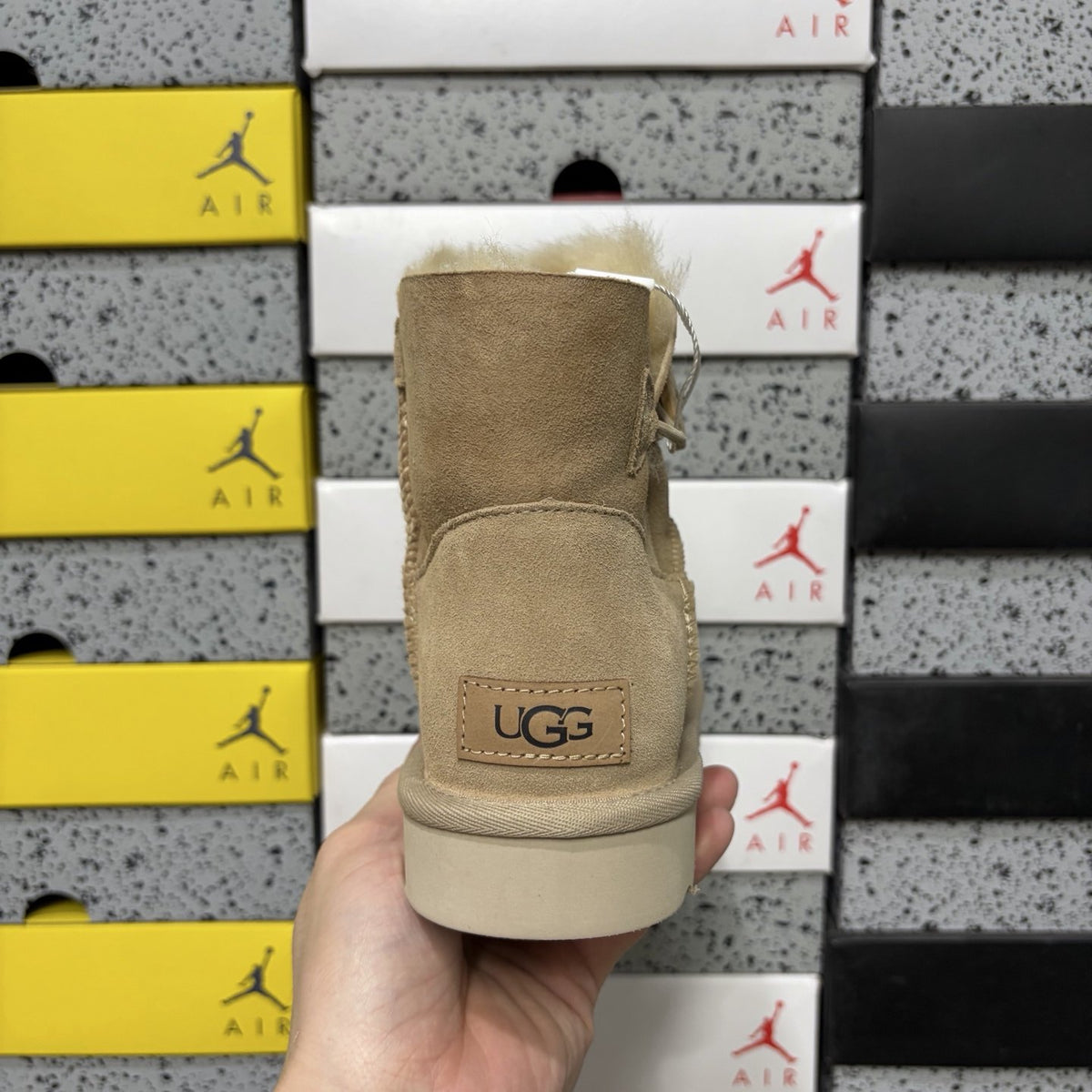 UGG Bailey Button II 'Sand' — vue 4