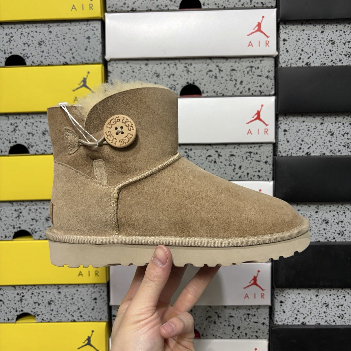 UGG Bailey Button II 'Sand' — vue 9