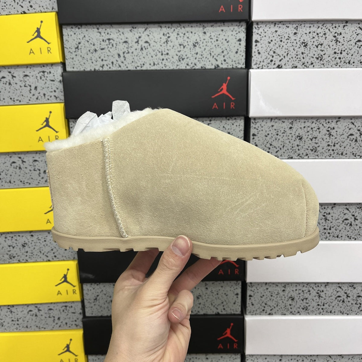 UGG Capybara Slipper 'Sand' — vue 2
