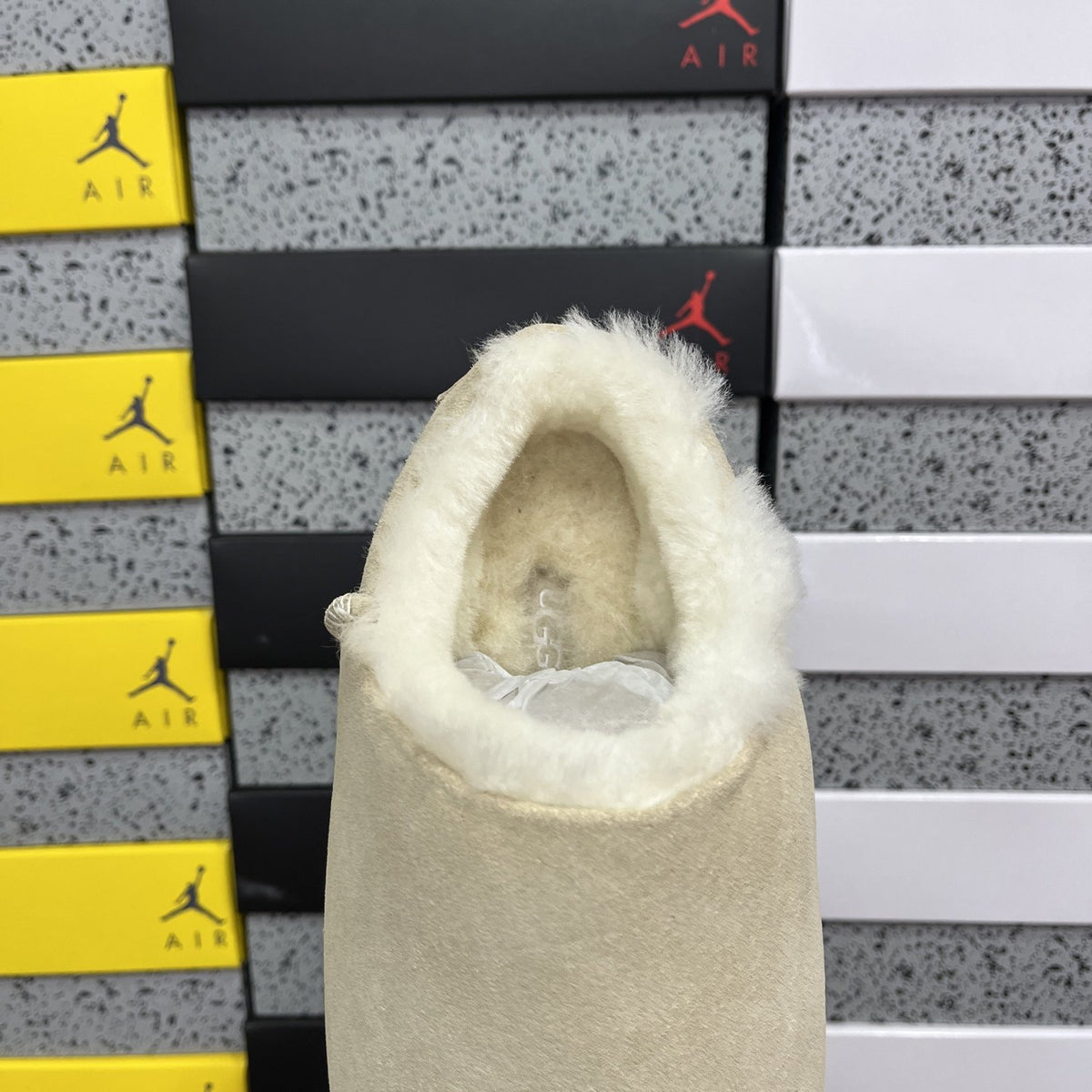 UGG Capybara Slipper 'Sand' — vue 5