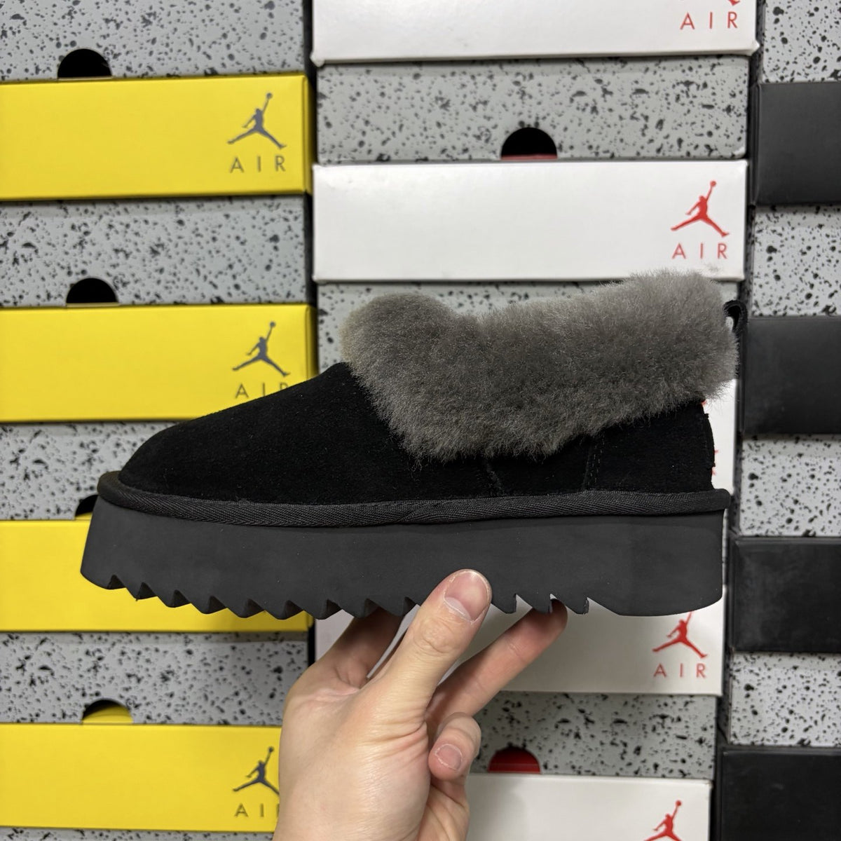 UGG Scuffette Platform 'Black' — vue 2
