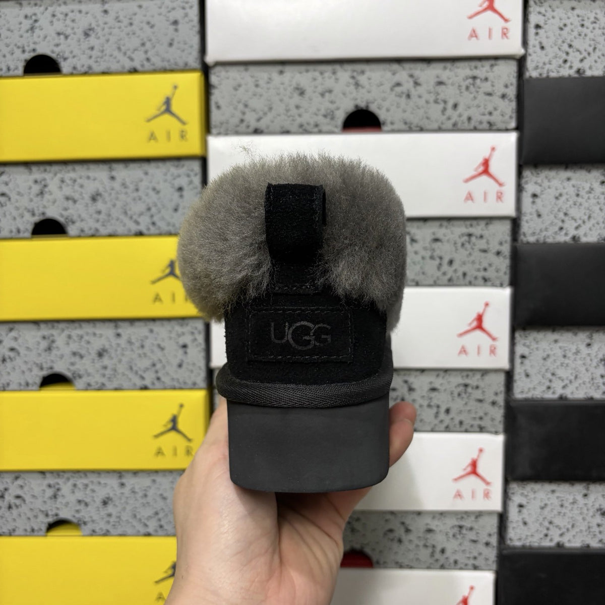 UGG Scuffette Platform 'Black' — vue 4