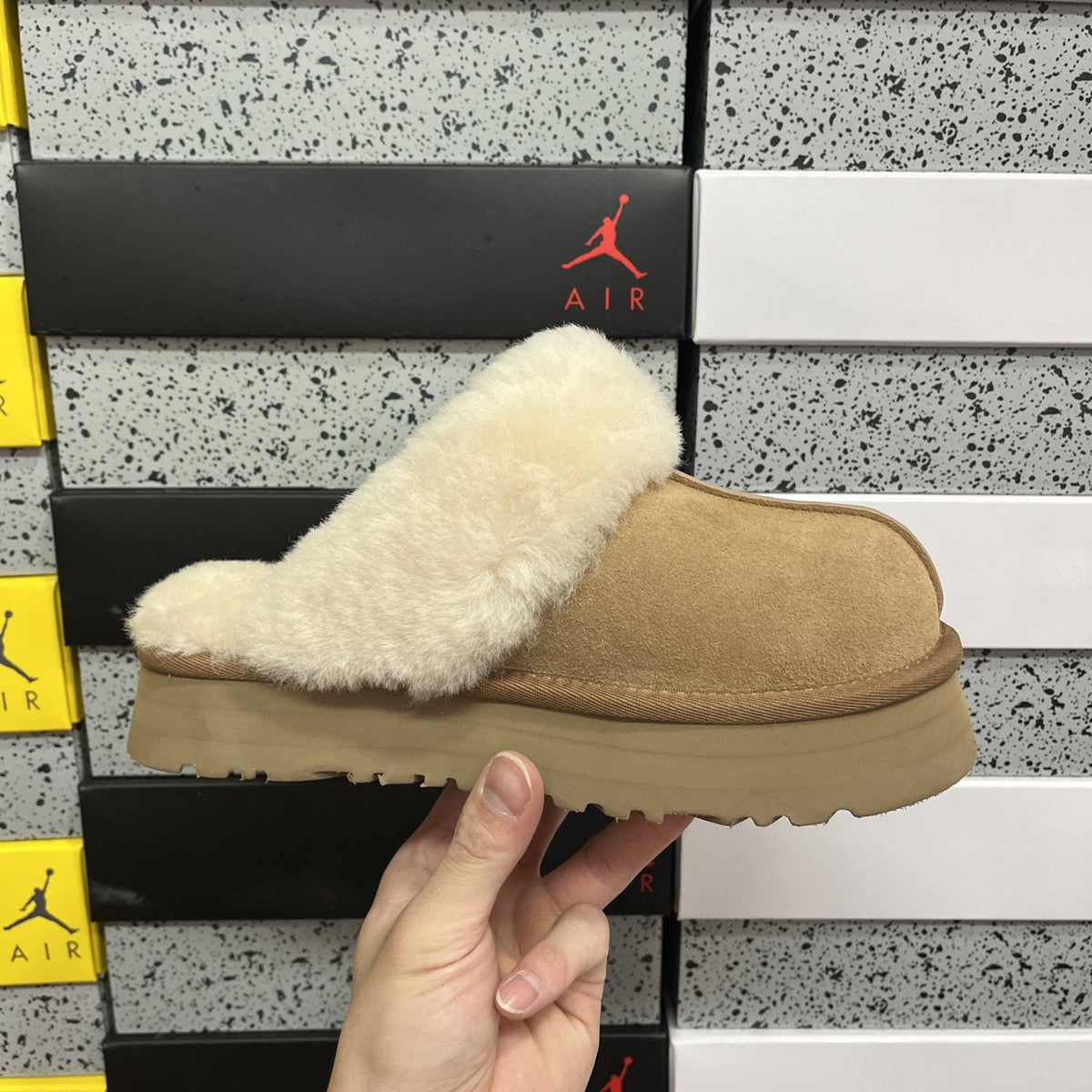 UGG Scuffette Platform 'Chestnut' — vue 2