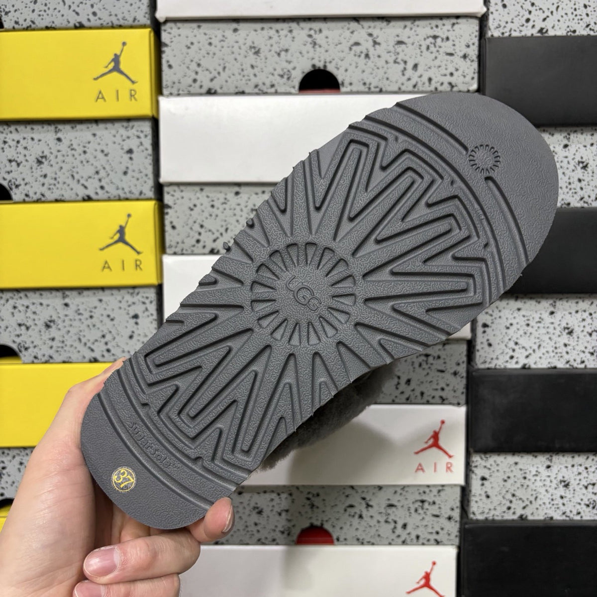 UGG Disquette 'Grey' — vue 3