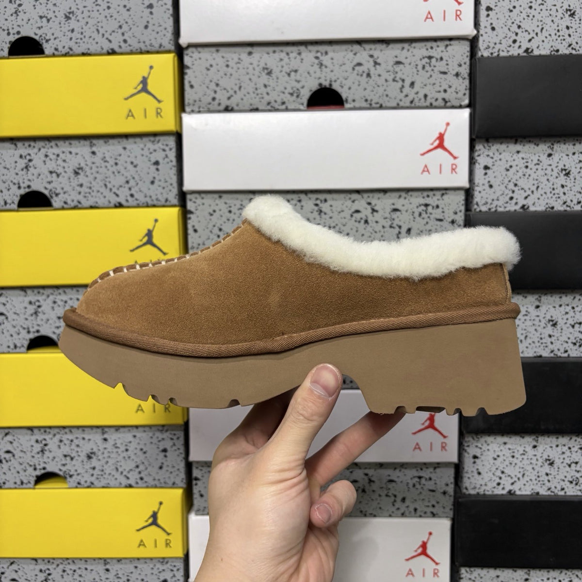 UGG Fisherman Wedge Slide 'Chestnut' — vue 2