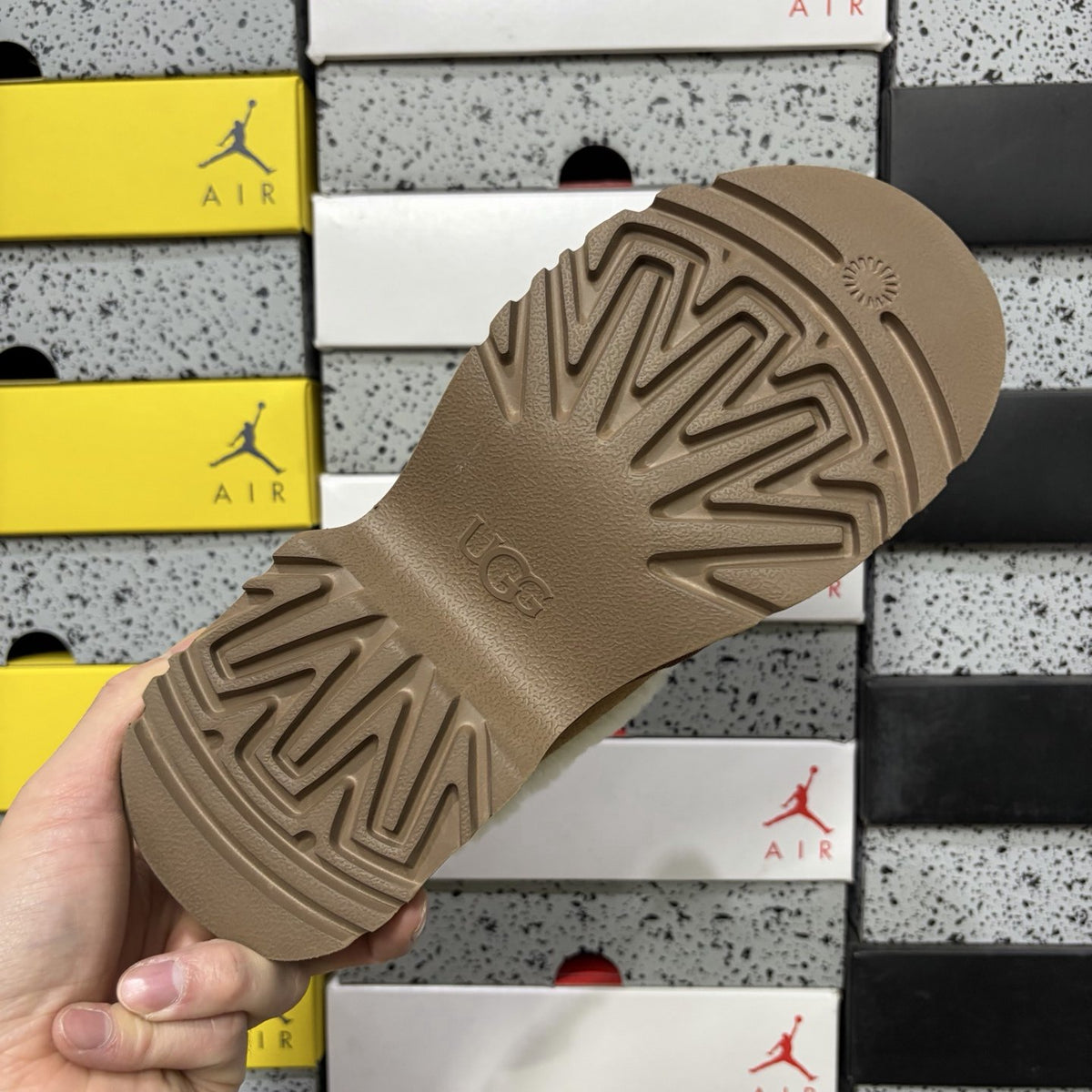 UGG Fisherman Wedge Slide 'Chestnut' — vue 3