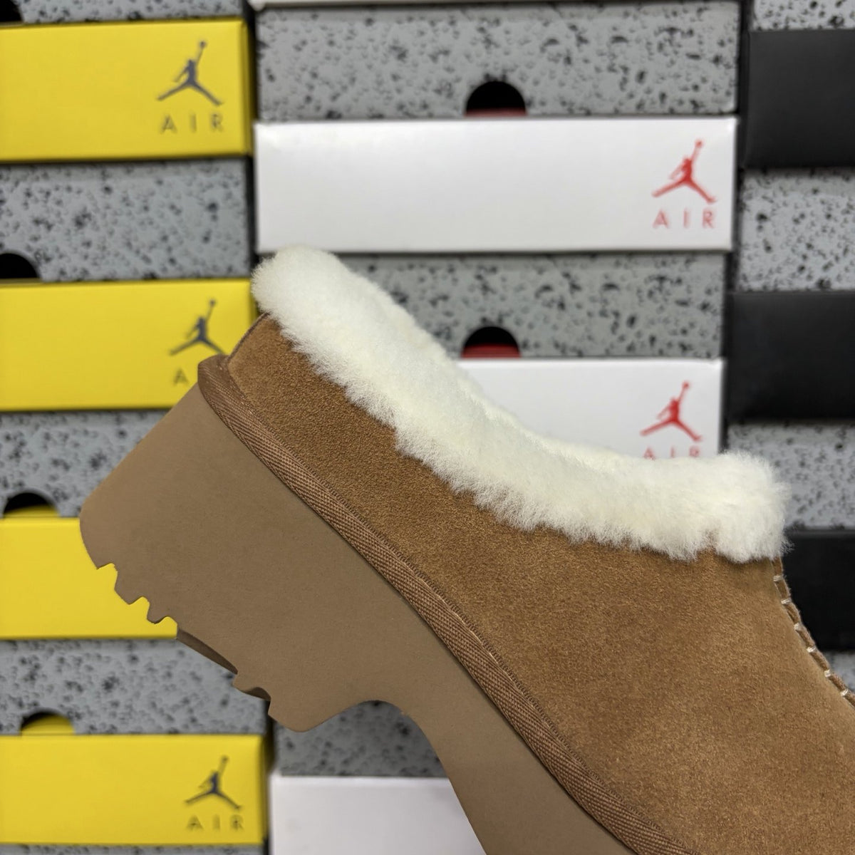 UGG Fisherman Wedge Slide 'Chestnut' — vue 6