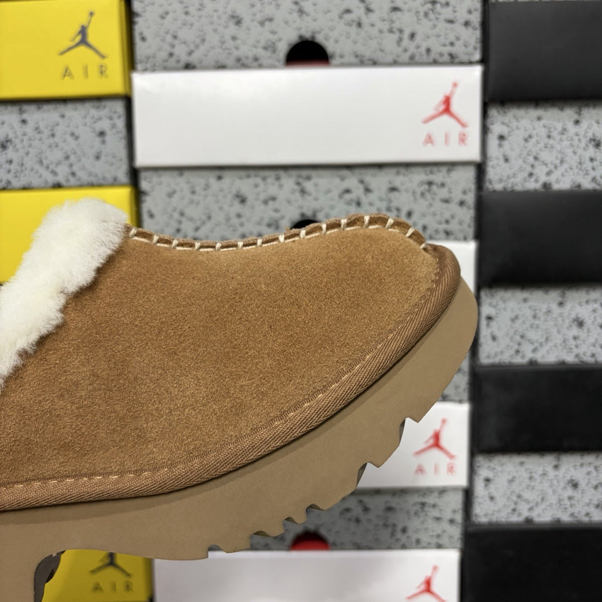 UGG Fisherman Wedge Slide 'Chestnut' — vue 7