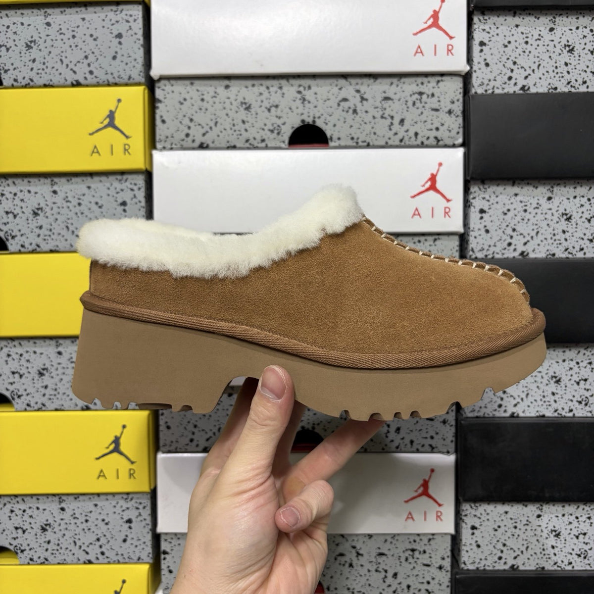 UGG Fisherman Wedge Slide 'Chestnut' — vue 9