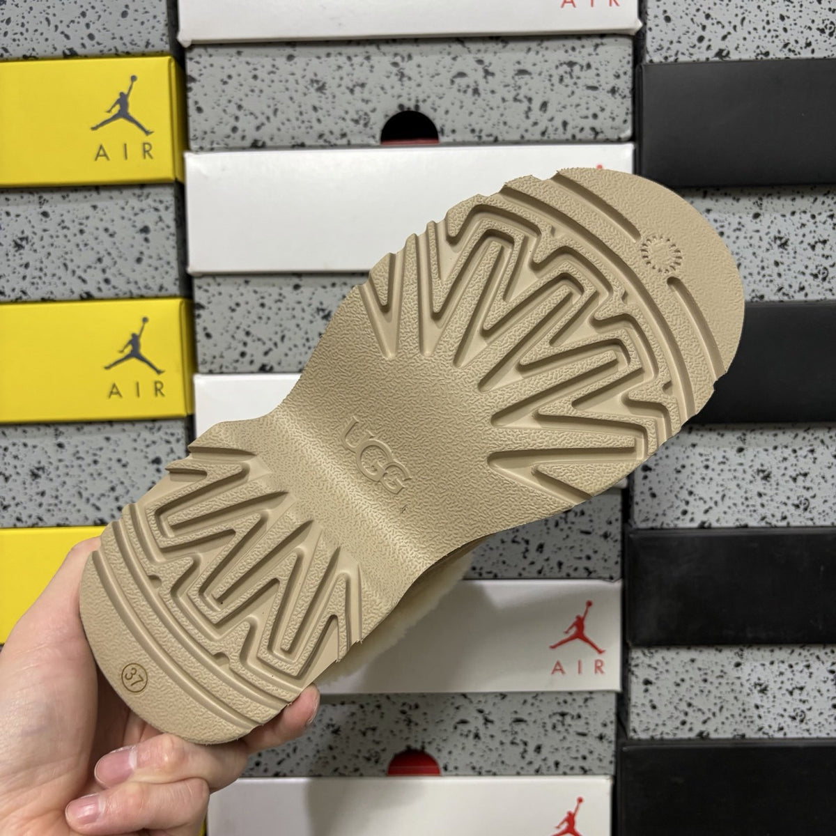 UGG Fisherman Wedge Slide 'Sand' — vue 3