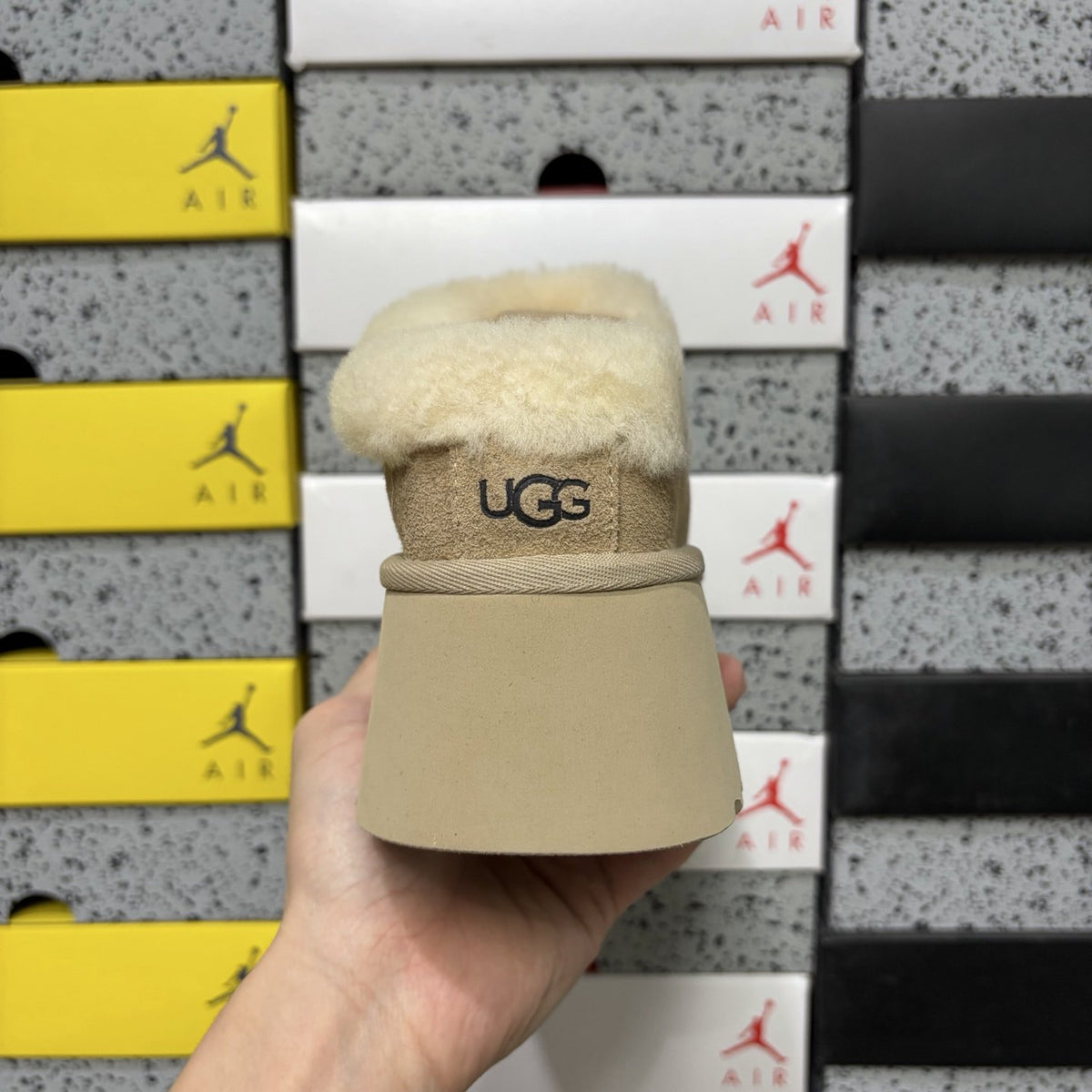 UGG Fisherman Wedge Slide 'Sand' — vue 4