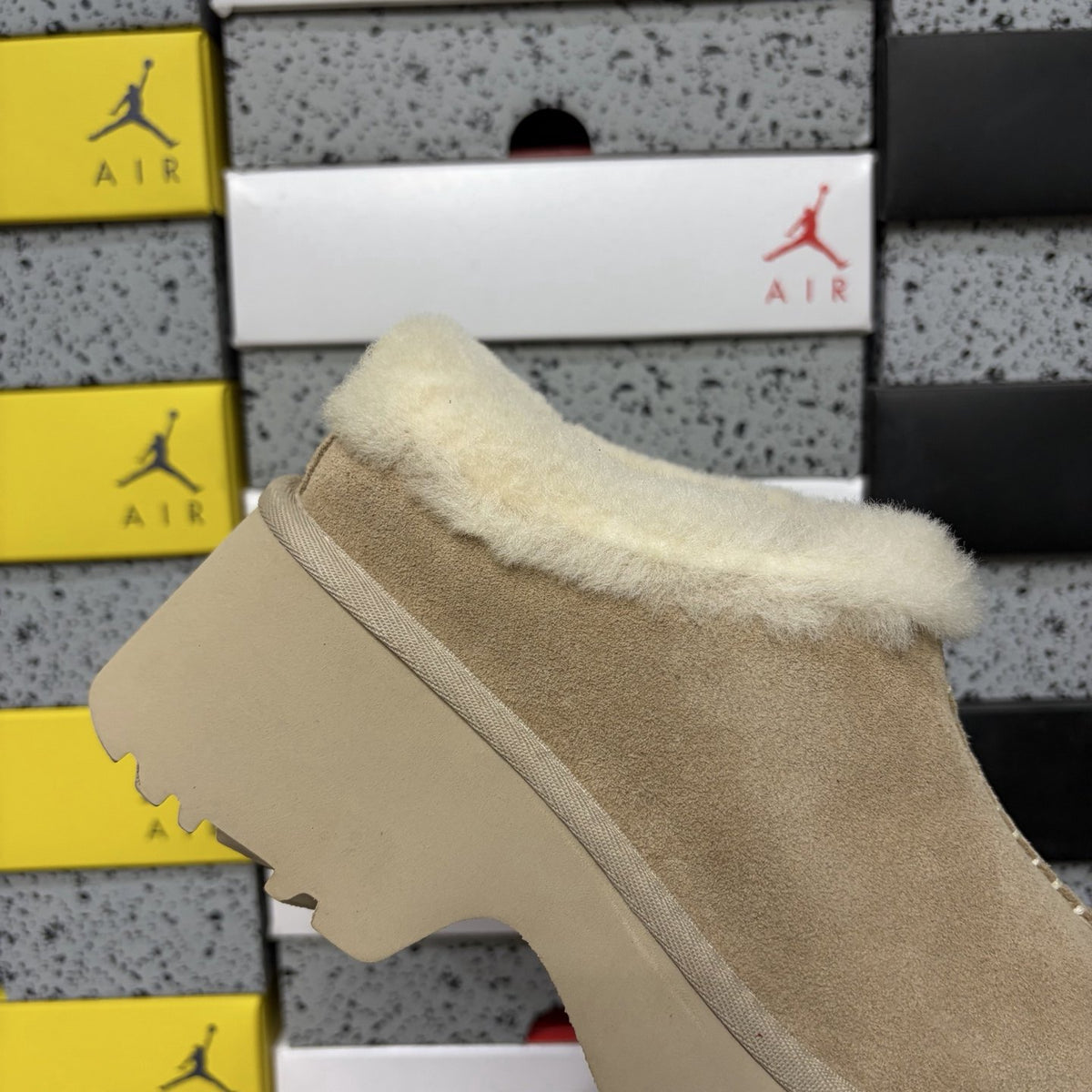 UGG Fisherman Wedge Slide 'Sand' — vue 6