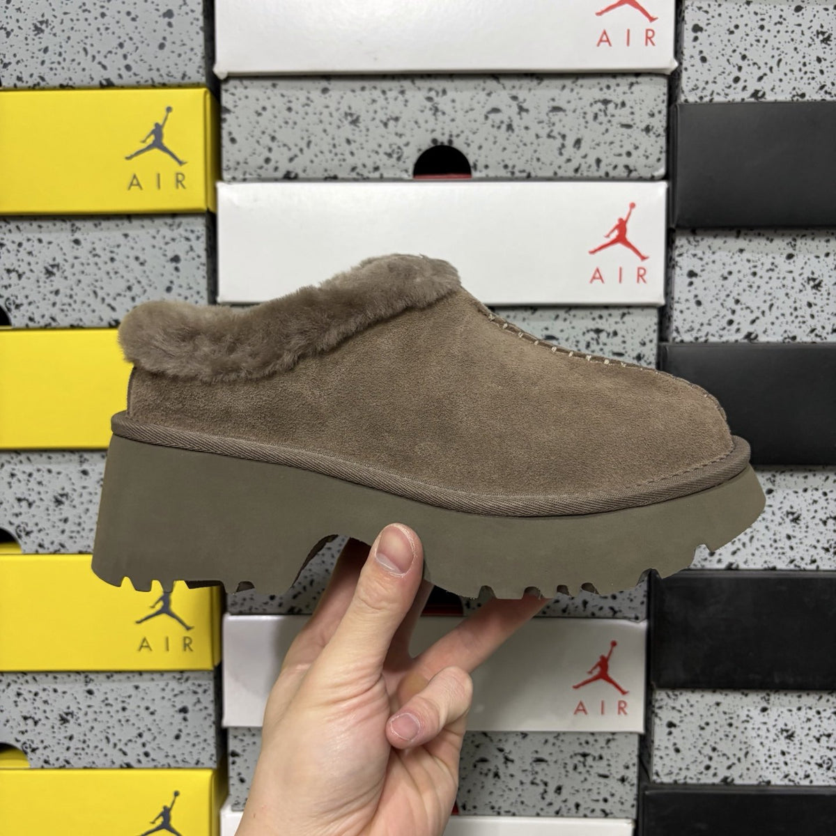 UGG Fisherman Wedge Slide 'Walnut' — vue 9