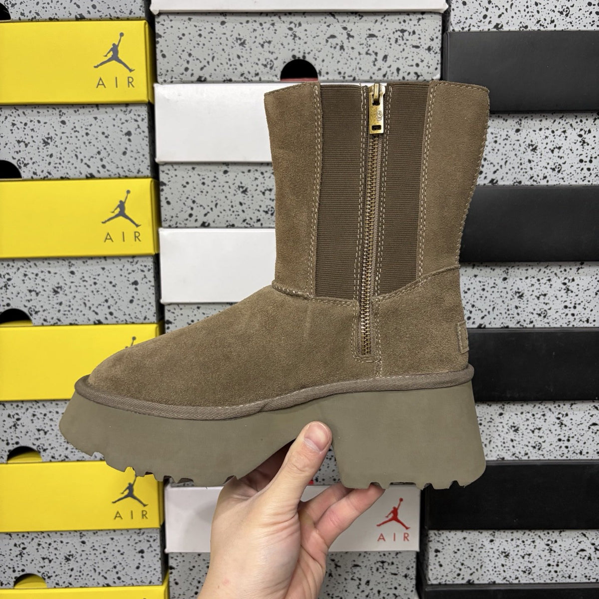 UGG Classic Zip Tall 'Walnut' — vue 2