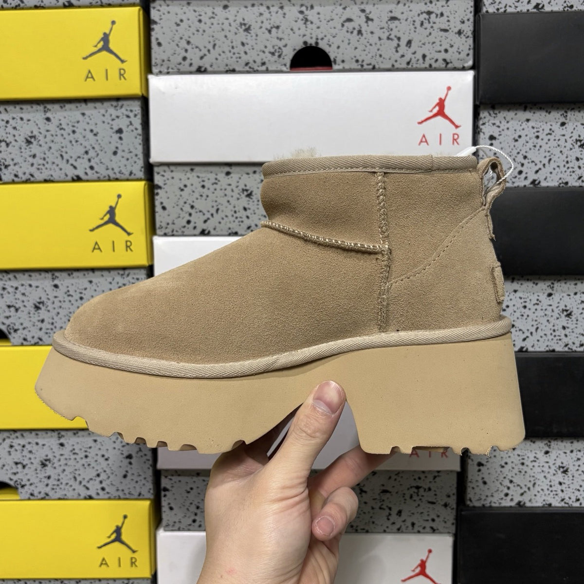 UGG Classic Wedge Mini 'Sand' — vue 2