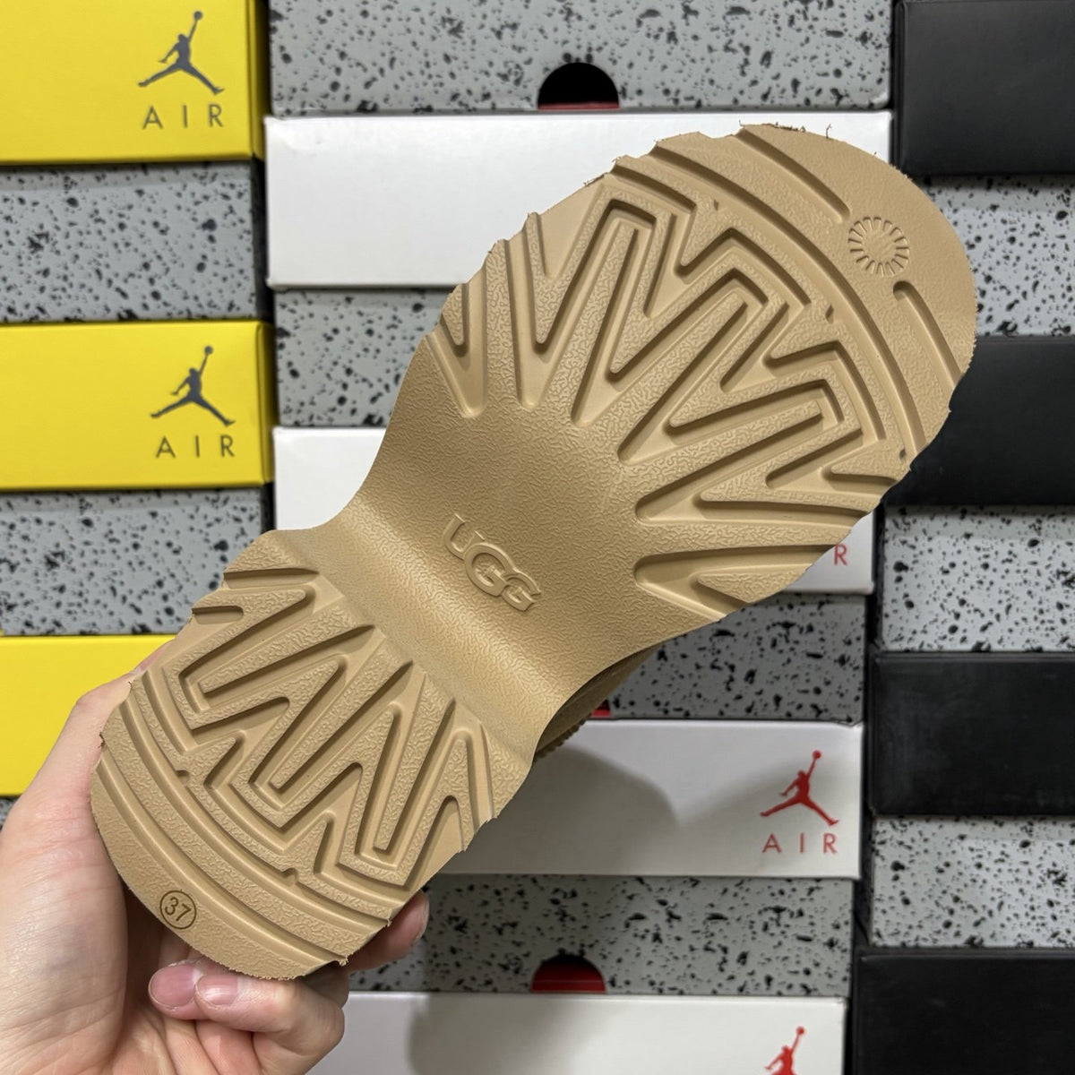 UGG Classic Wedge Mini 'Sand' — vue 3