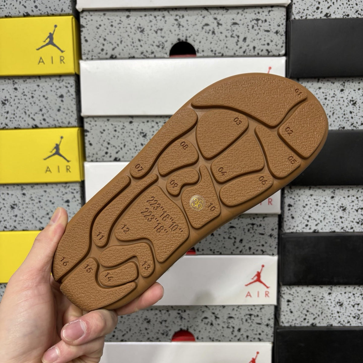 UGG Pumped Slide 'Chestnut' — vue 3