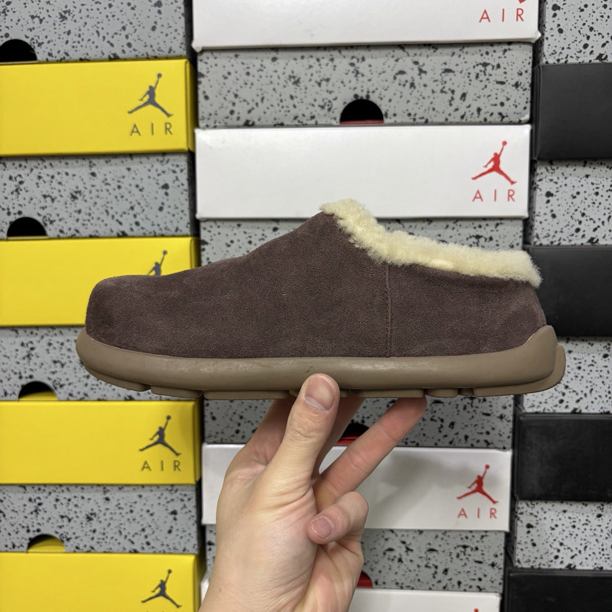 UGG Pumped Slide 'Dark Brown' — vue 2