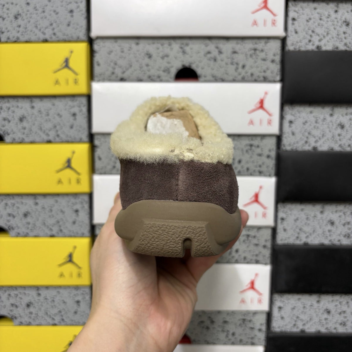 UGG Pumped Slide 'Dark Brown' — vue 4